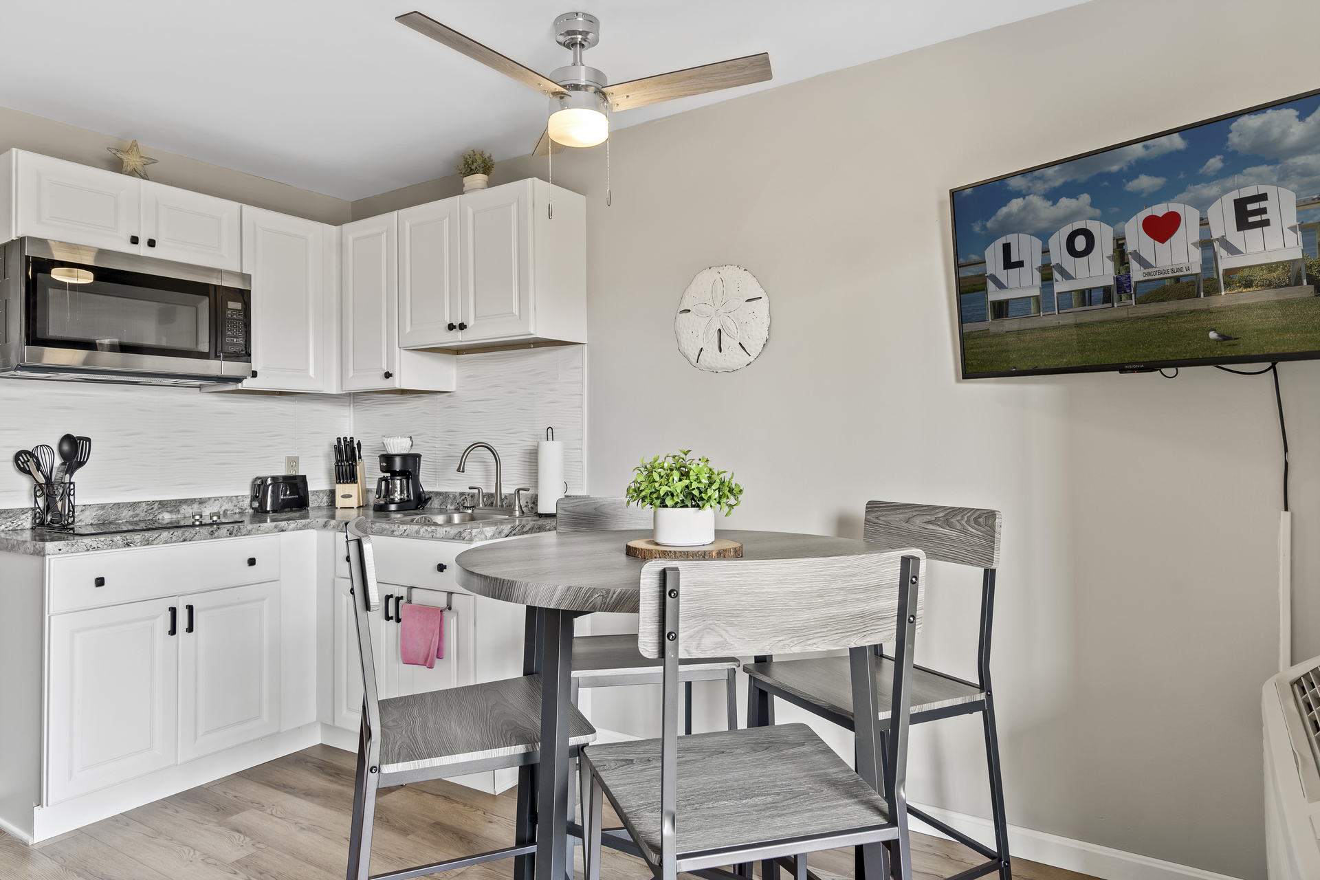 Perfect for a small family or couples getaway.