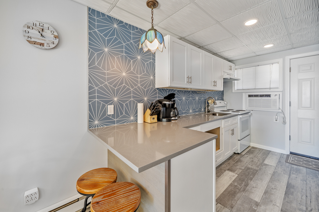 This newly renovated home is thoughtfully decorated to start your vacation the right way!
