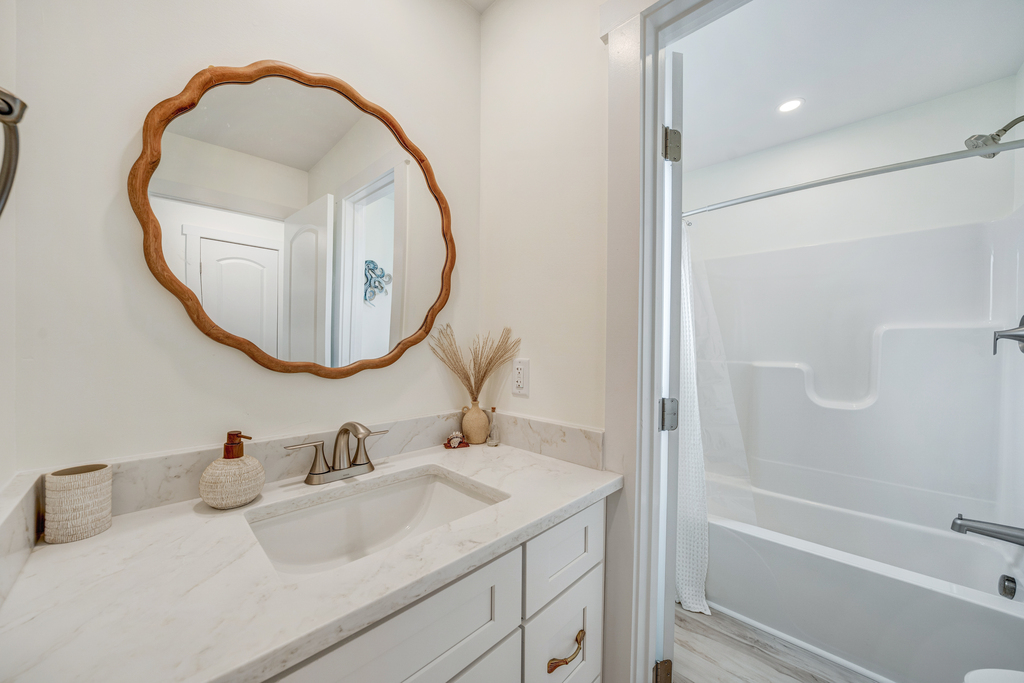 Full Bath 3 is shared and has a Tub/Shower Combo.