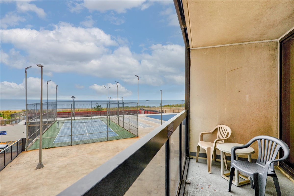 You'll fall in love with all the amenities Golden Sands has to offer!