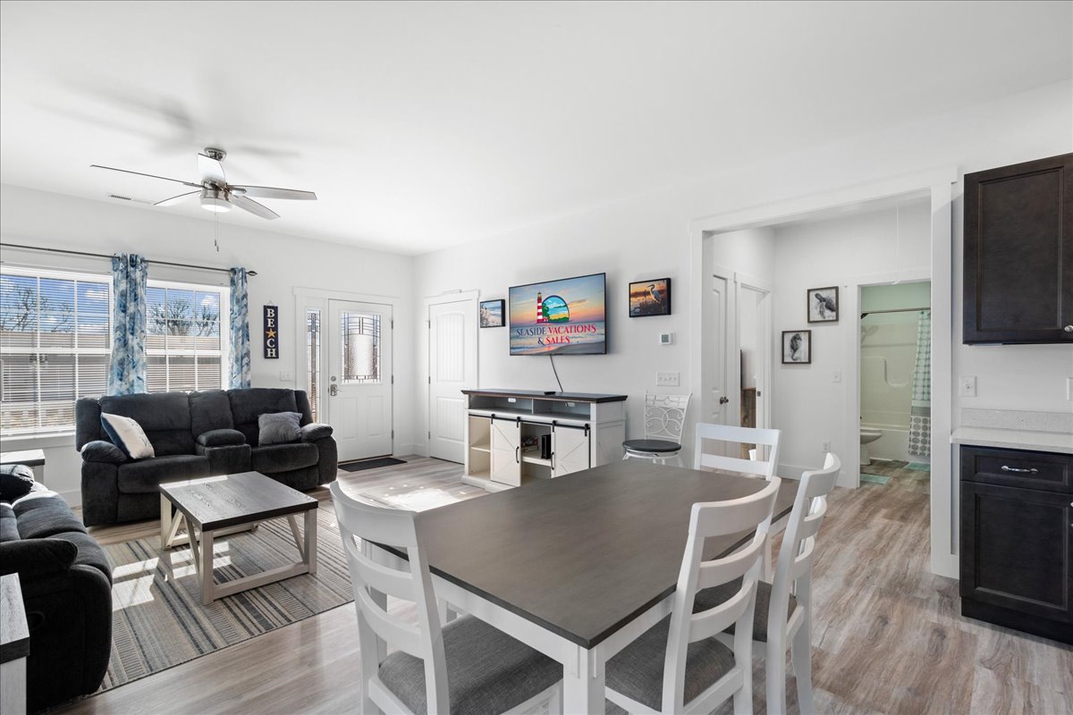 Relax and enjoy Free WiFi and Flat Screen Streaming Only TV.