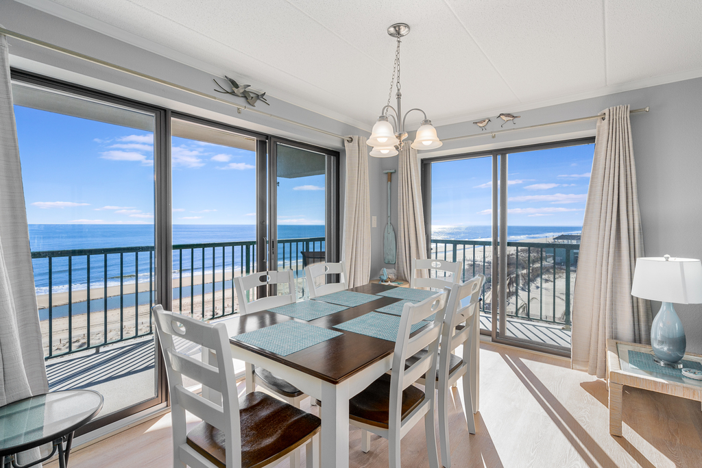 Enjoy dinner with an AMAZING view!