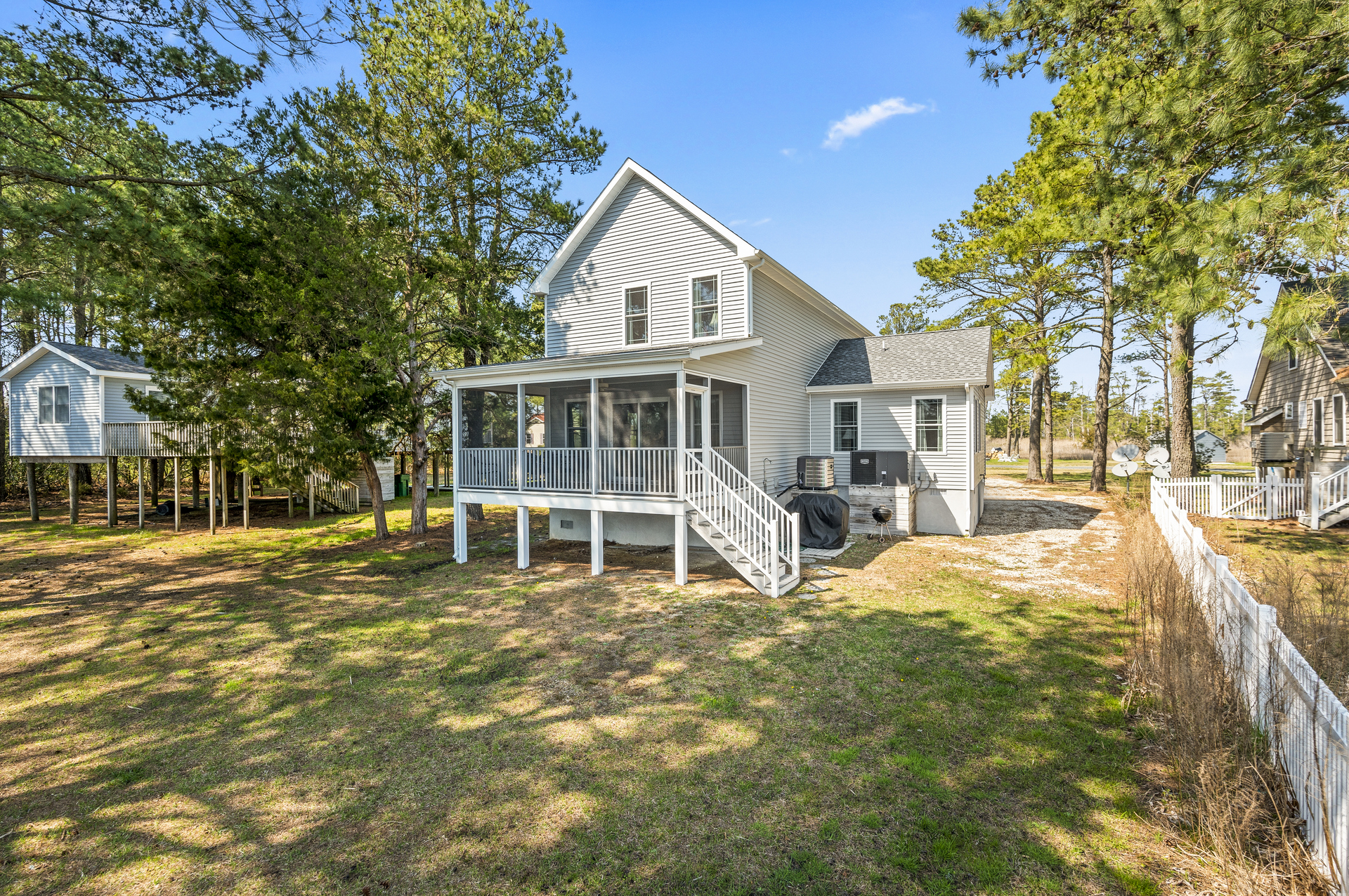 Large Backyard - perfect for chasing Lightning Bugs.