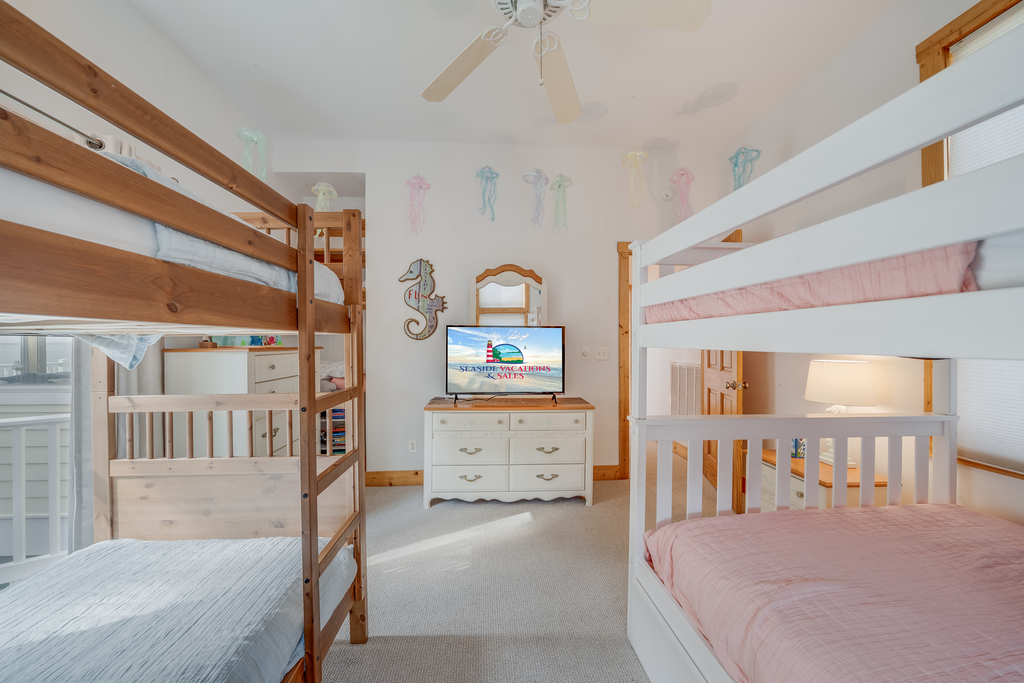 Bunk Room with Flat Screen TV!