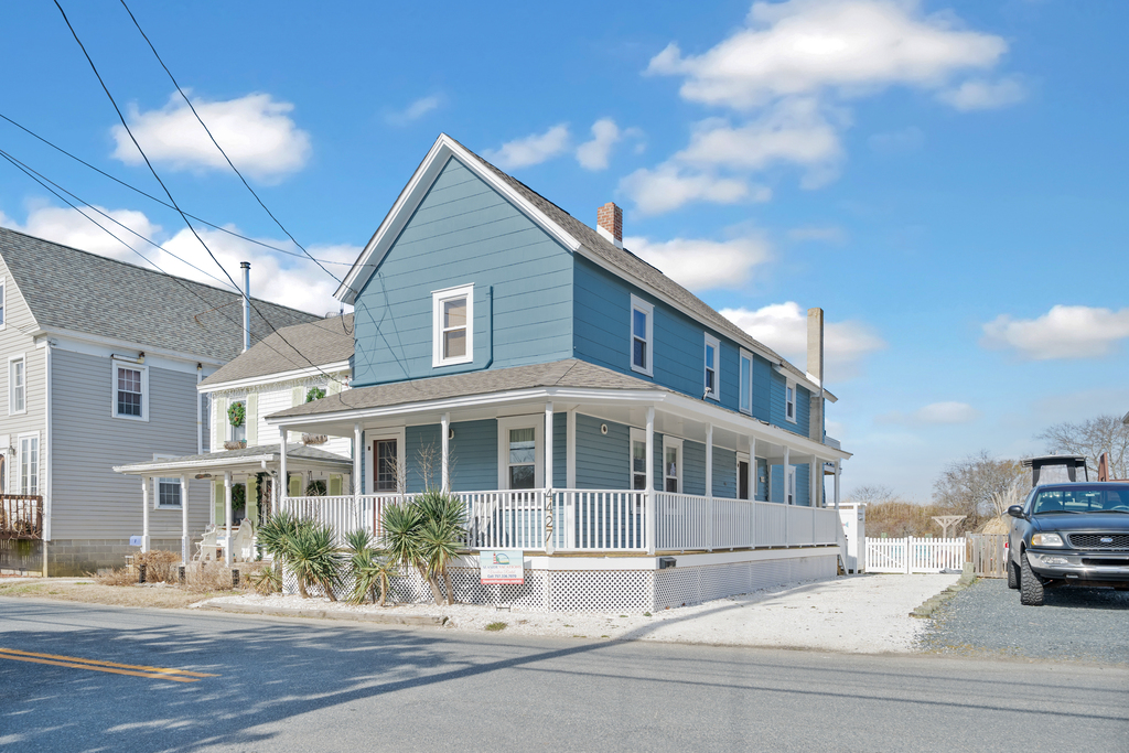 Family Tides is a lovely Waterfront Vacation Home on Chincoteague Island.