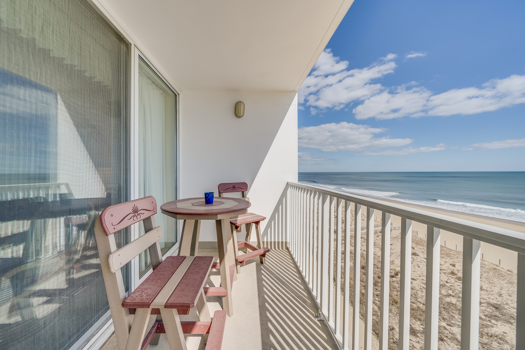 A lovely 1 Bedroom/1 Bath Ocean Front Condo that has all the makings of a fabulous Family Beach Vacation!