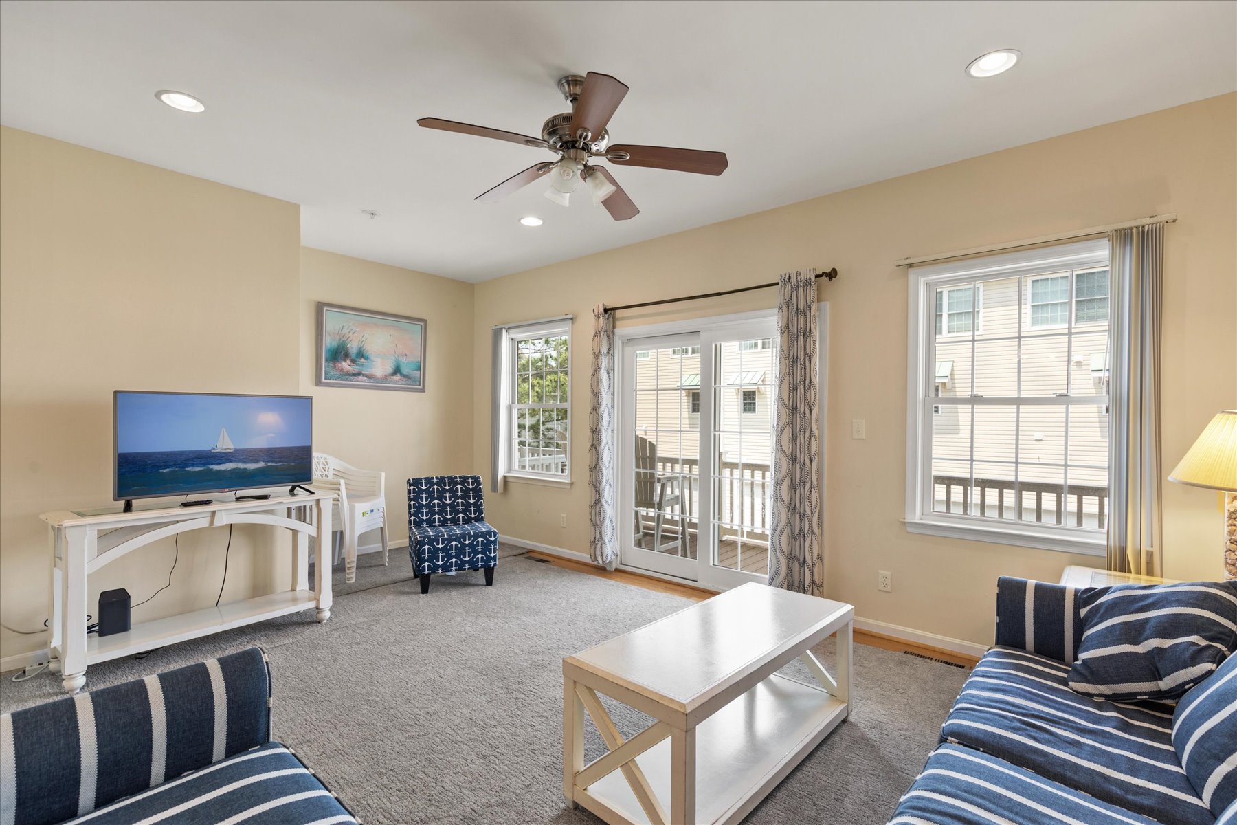 Enjoy the Natural Light that seeps in from the porch!