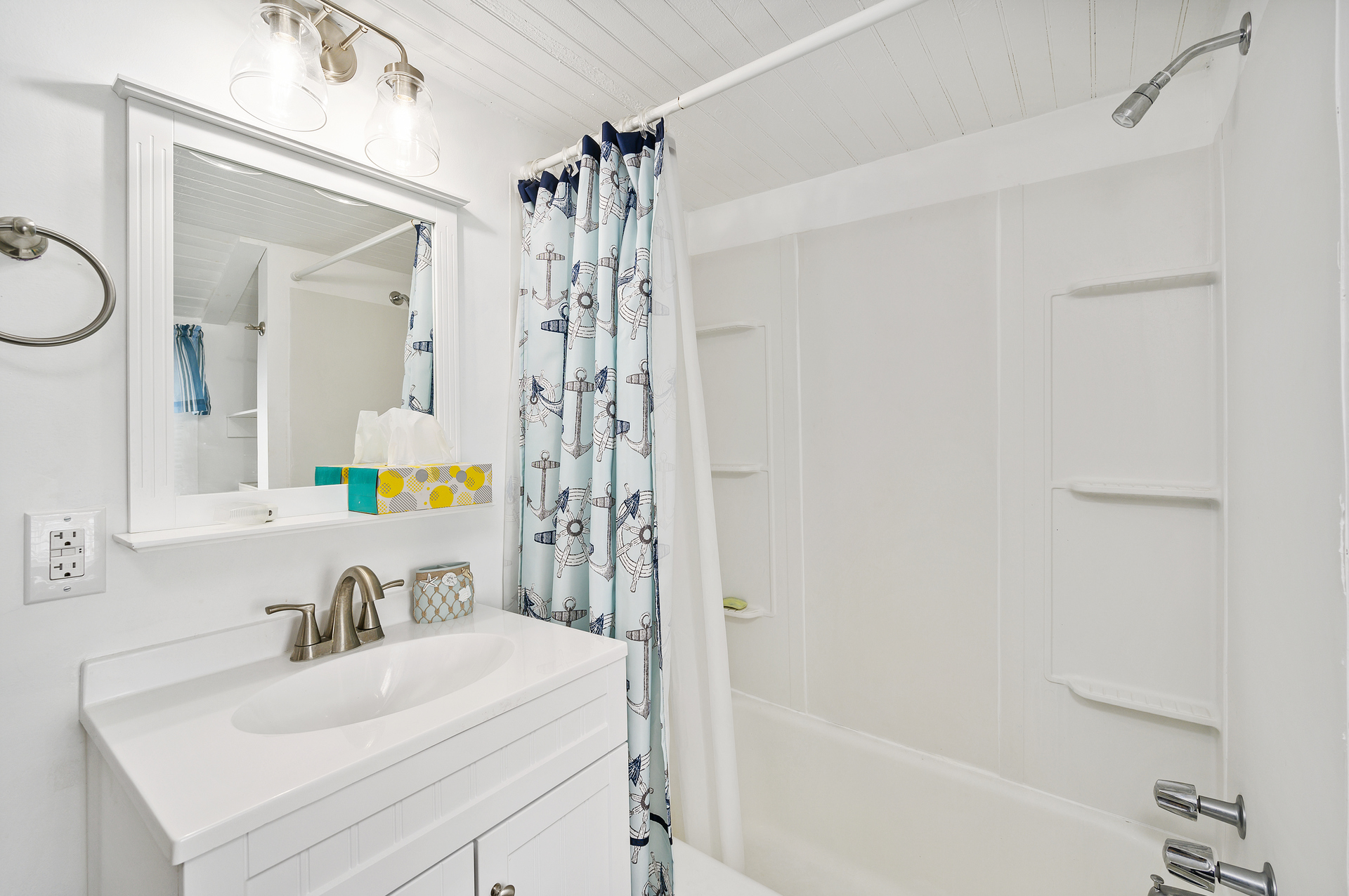 Another View of Full Bath.