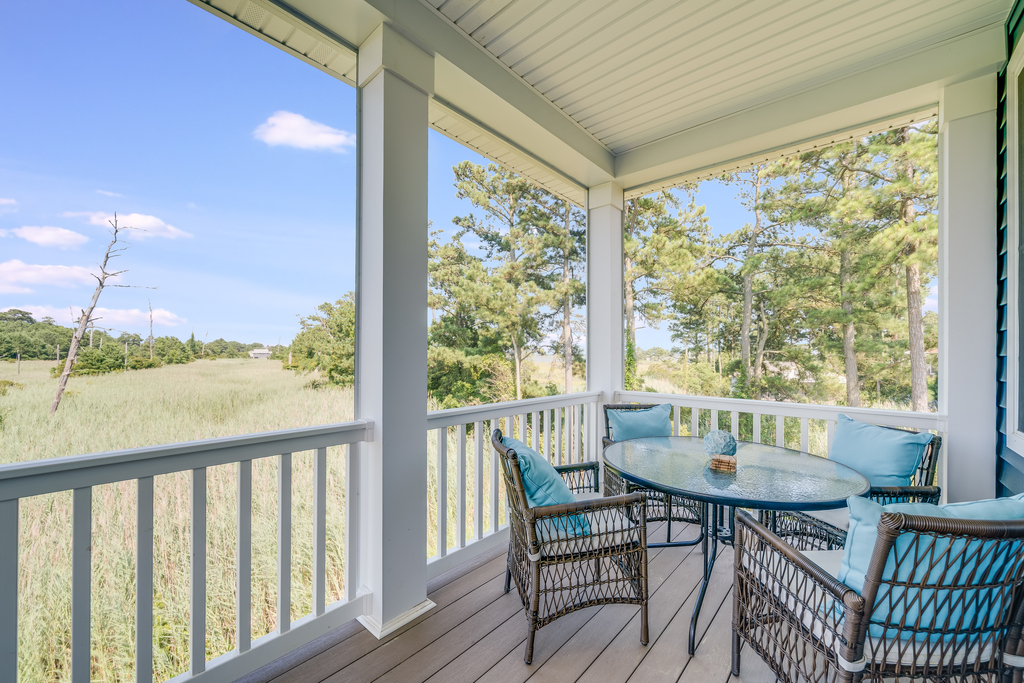 Or dine Al-Fresco with Water Views on the Deck!
