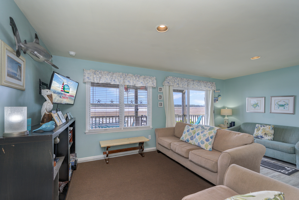 Colors of Sand and Sea throughout are refreshing.