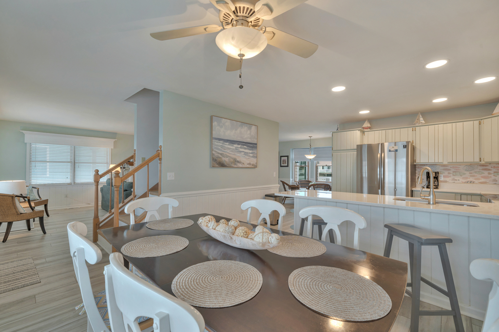 Spacious Dining Area with Bay Views!