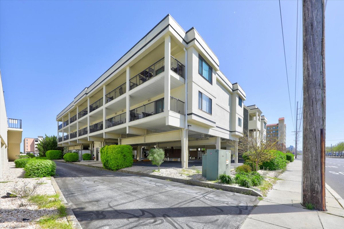 Hawaiian Village is conveniently located right near everywhere you'd want to be!