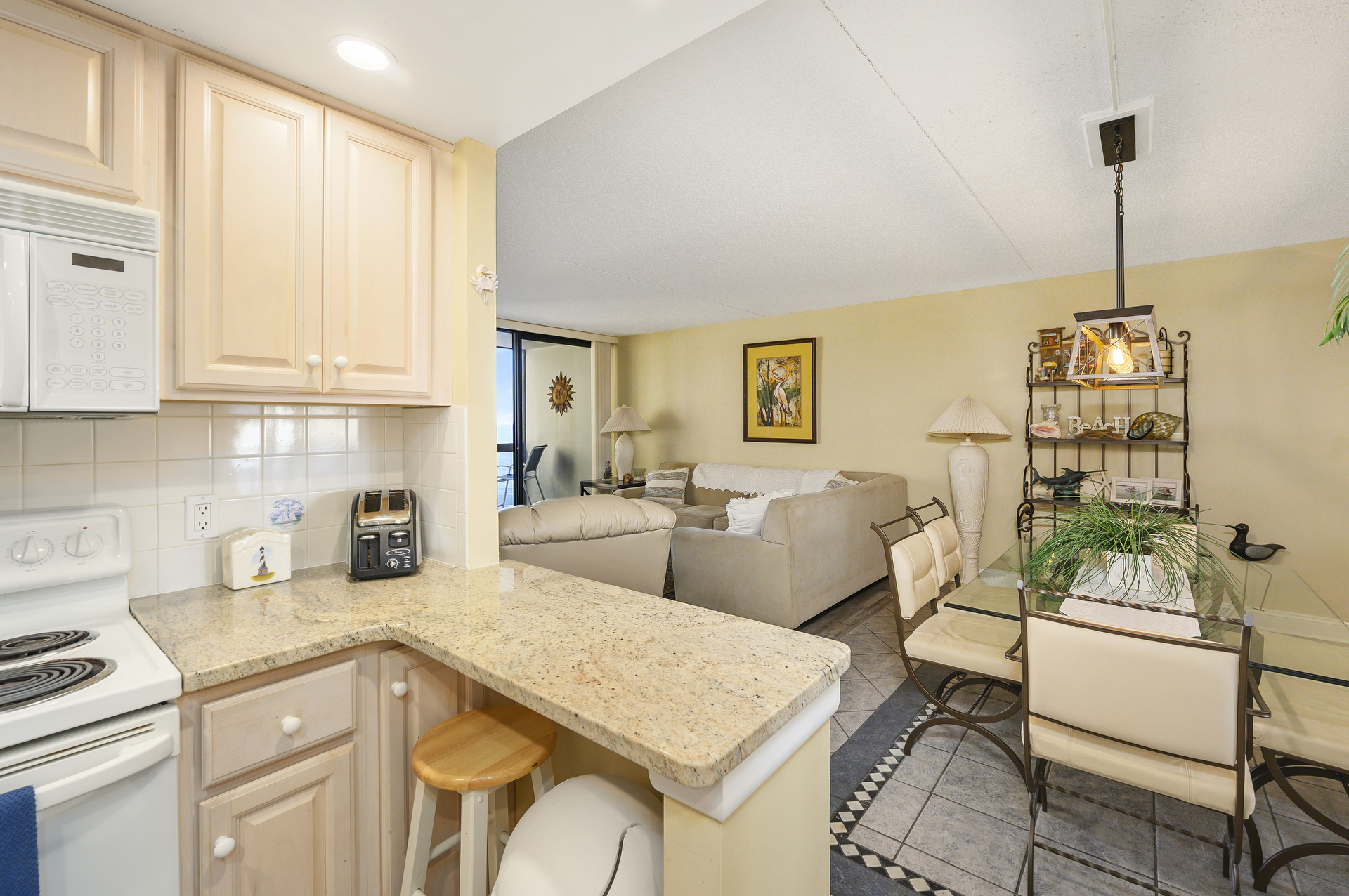 Grab a quick bite before hitting the beach!