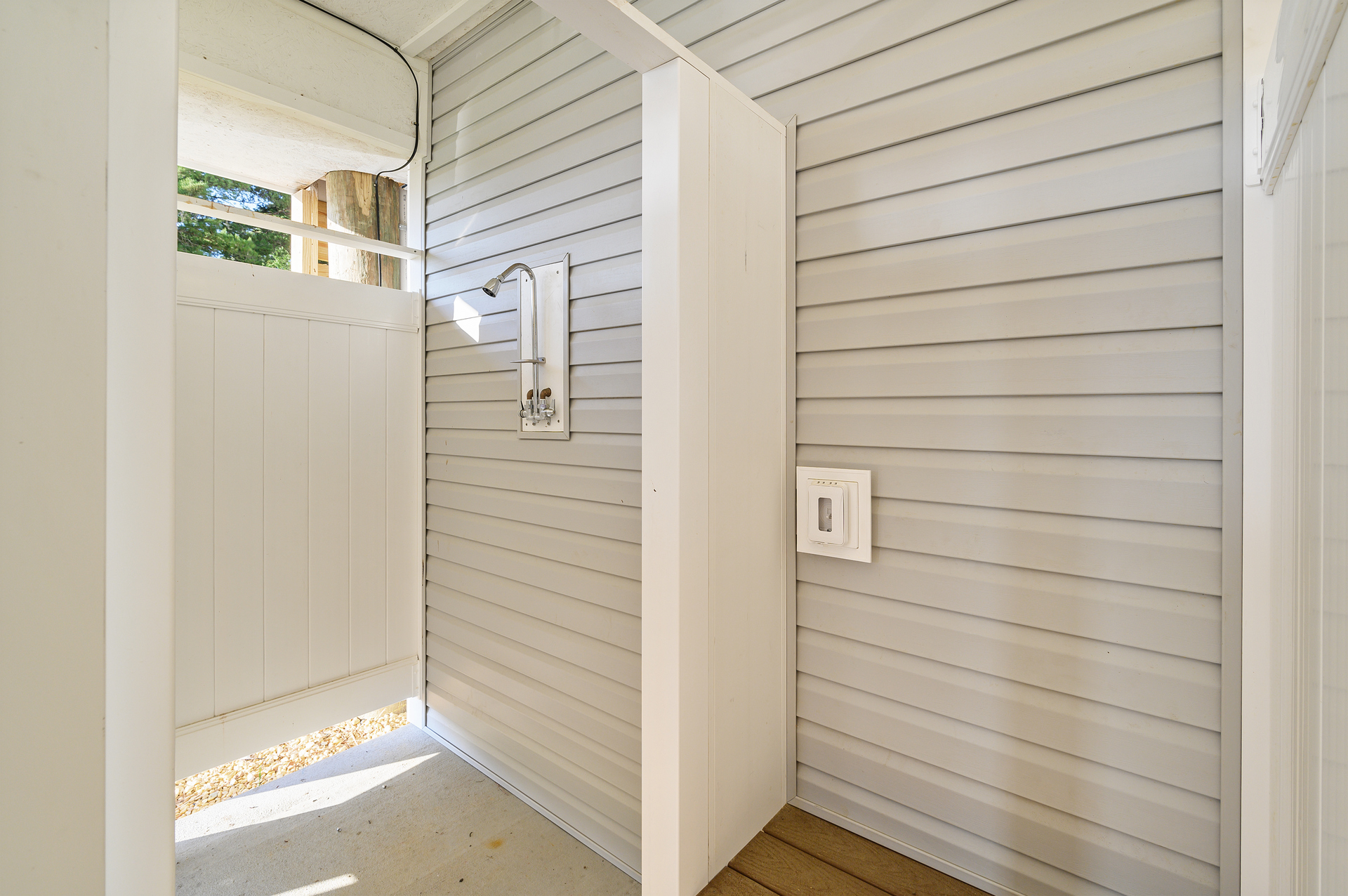 Outside Shower for rinsing off after playing in the water!