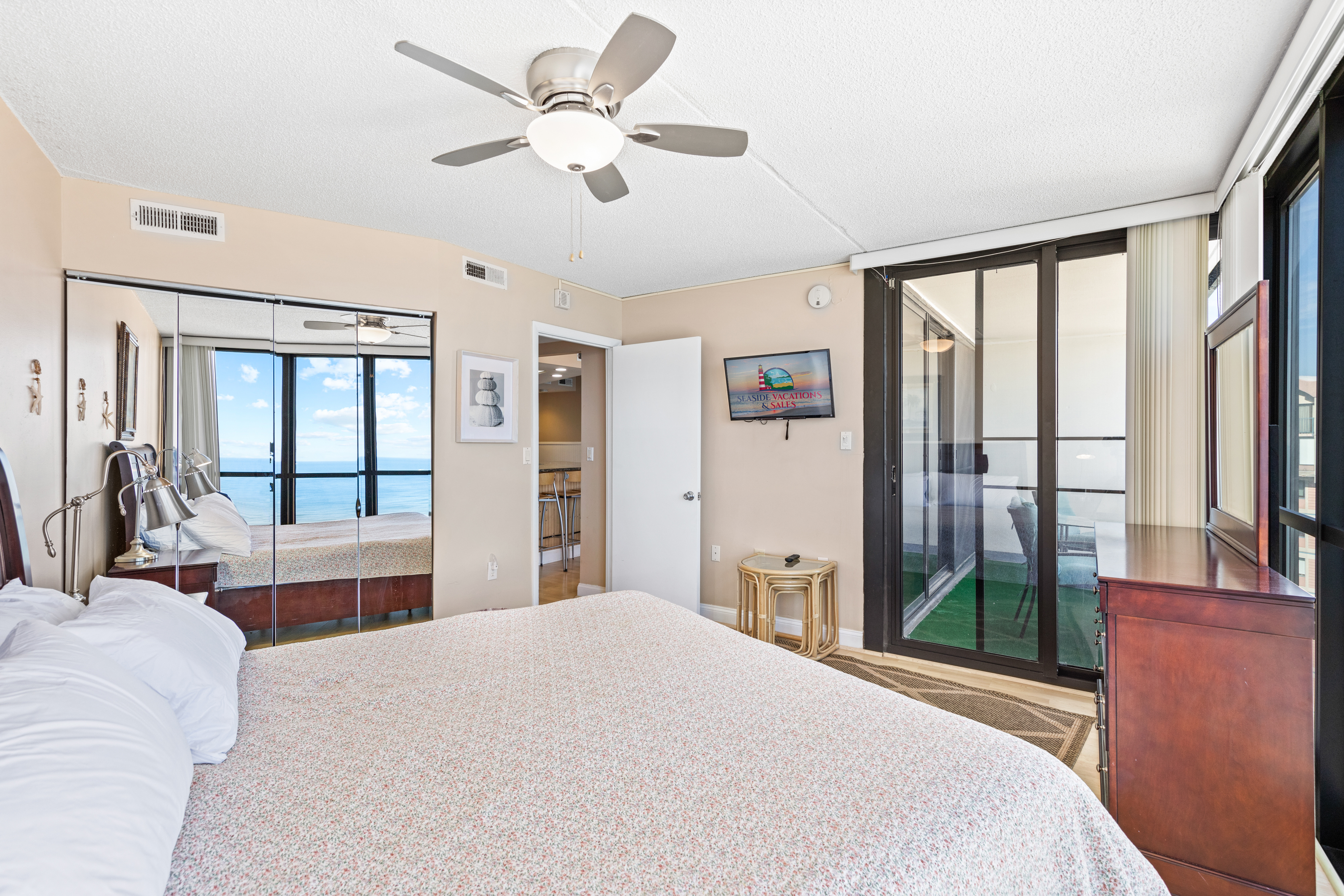 Floor to ceiling windows provide the most phenomenal open ocean views for miles.