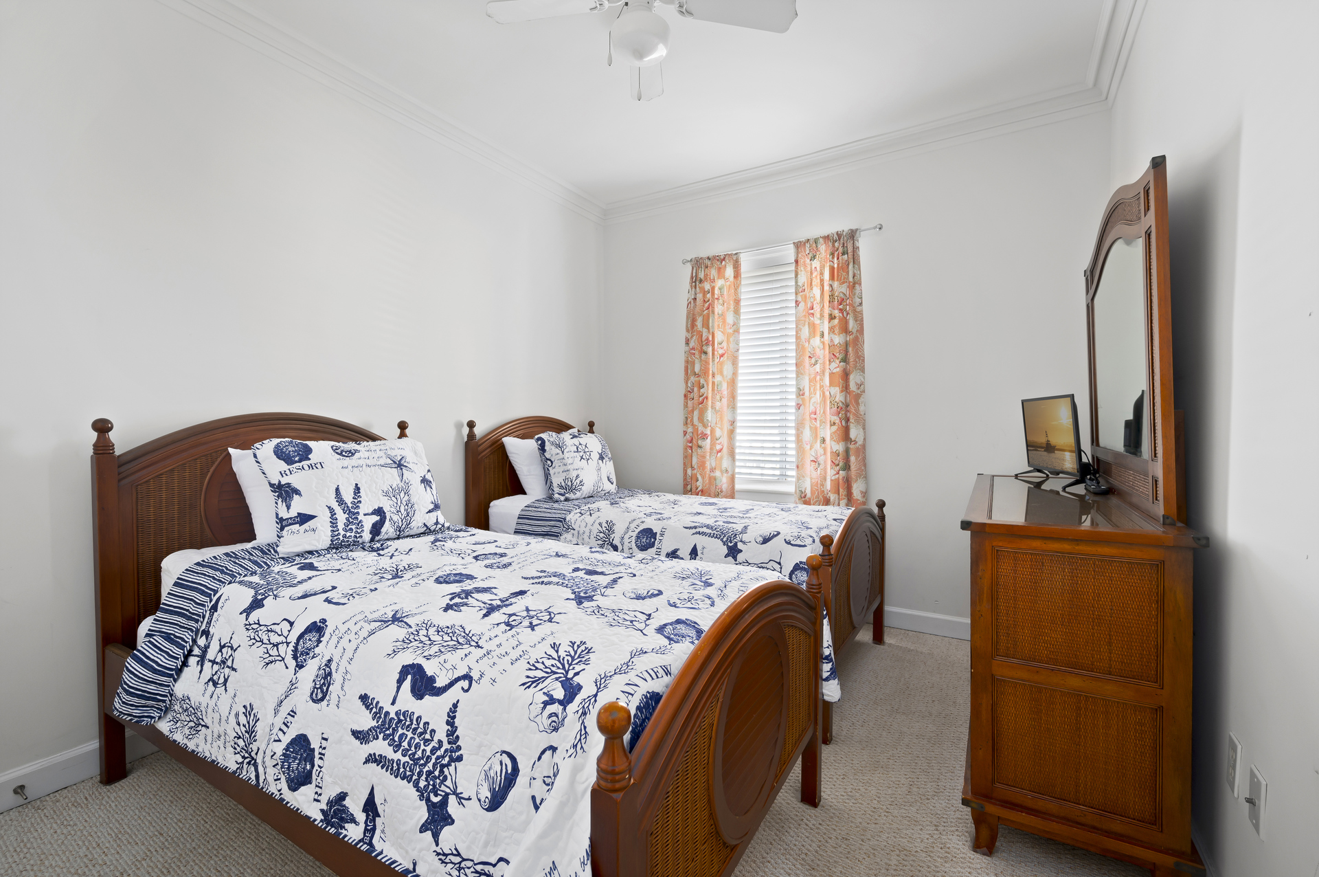 Bedroom 3 hosts 2 twin beds