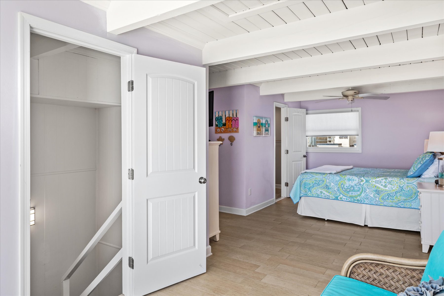 This Room has everything to feel right at home!