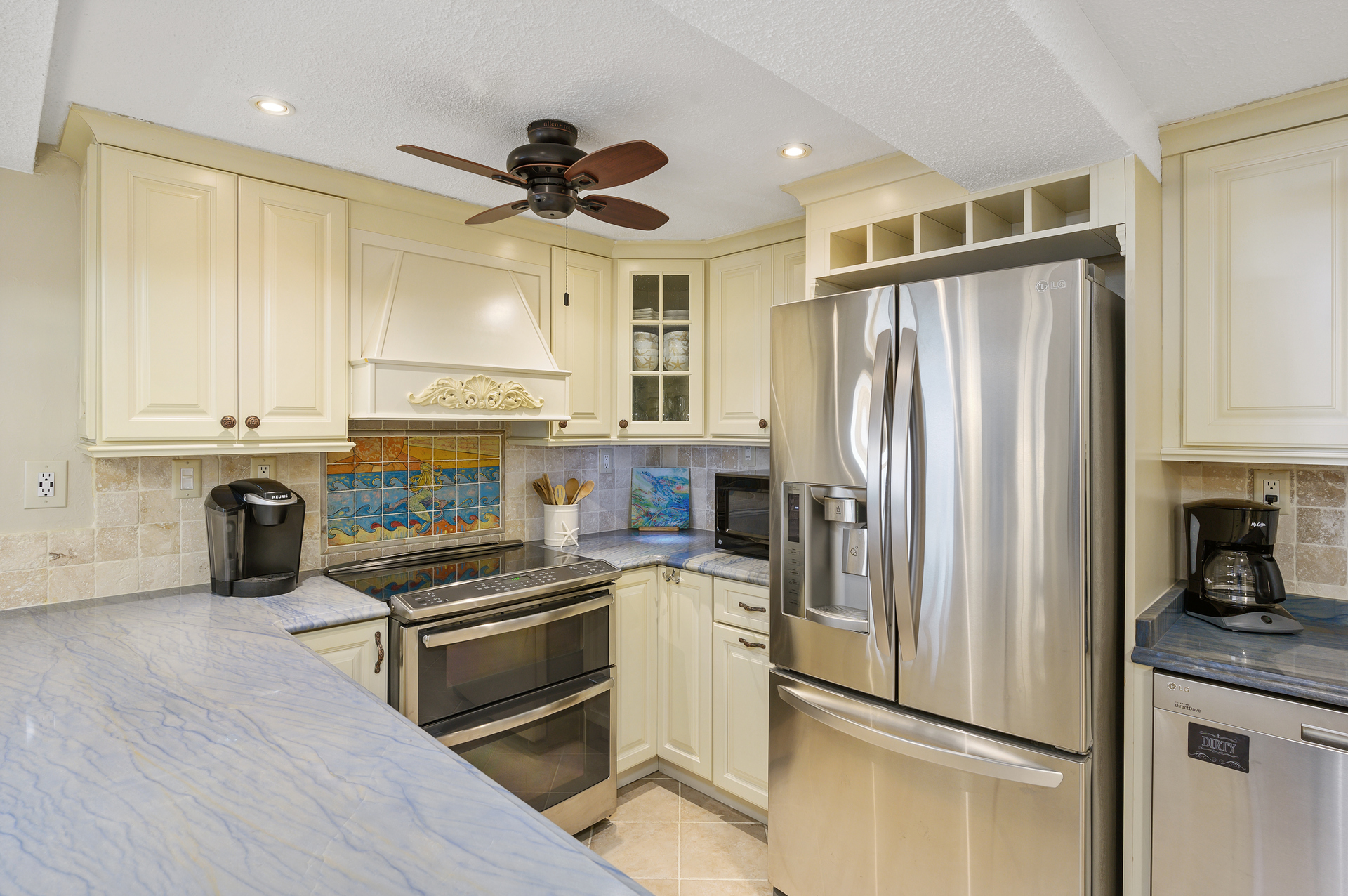 This Fully equipped kitchen is a dream with large Stainless Appliances and even a Double oven!