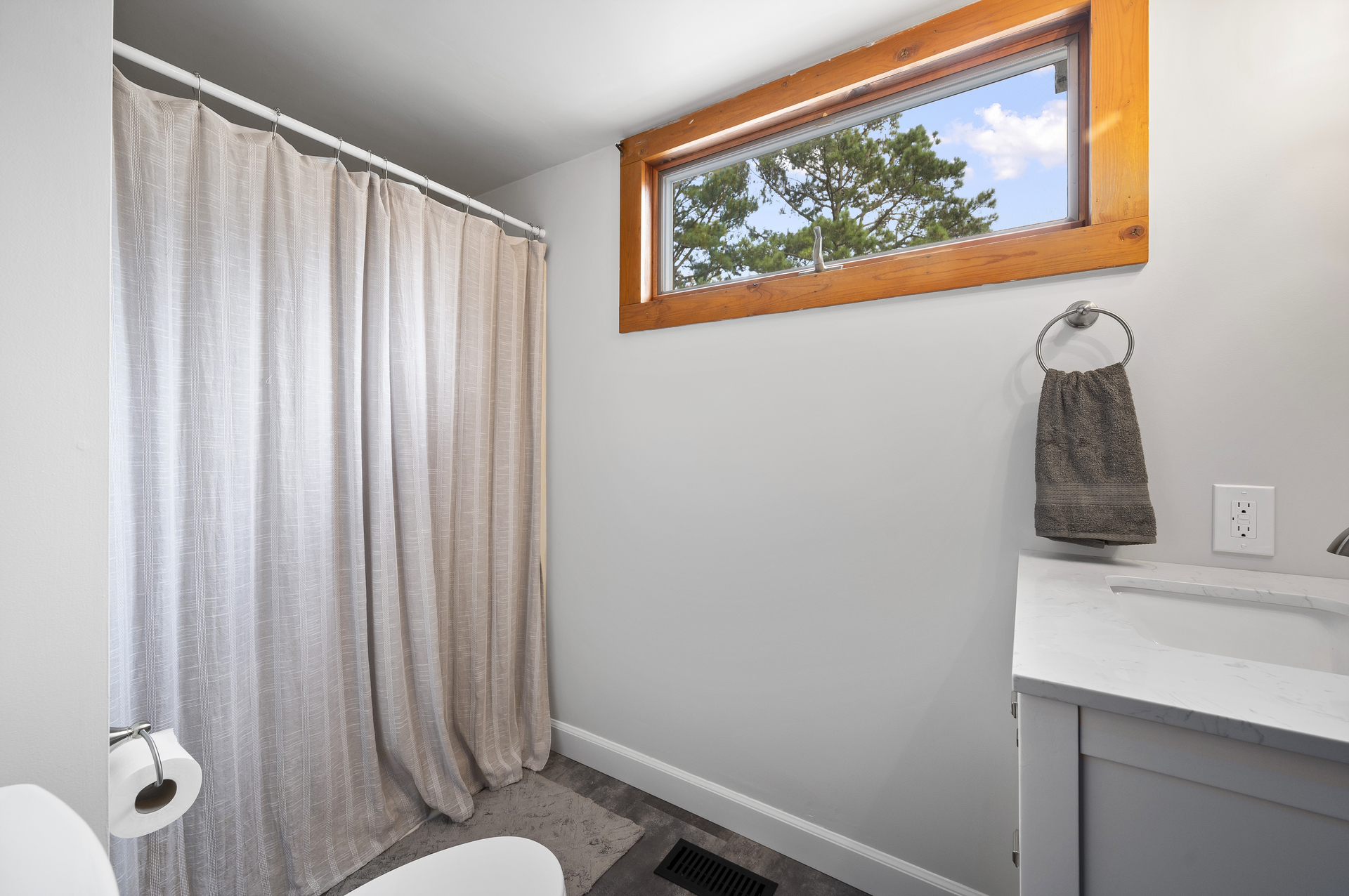 Full Bath has Tub/Shower Combo.