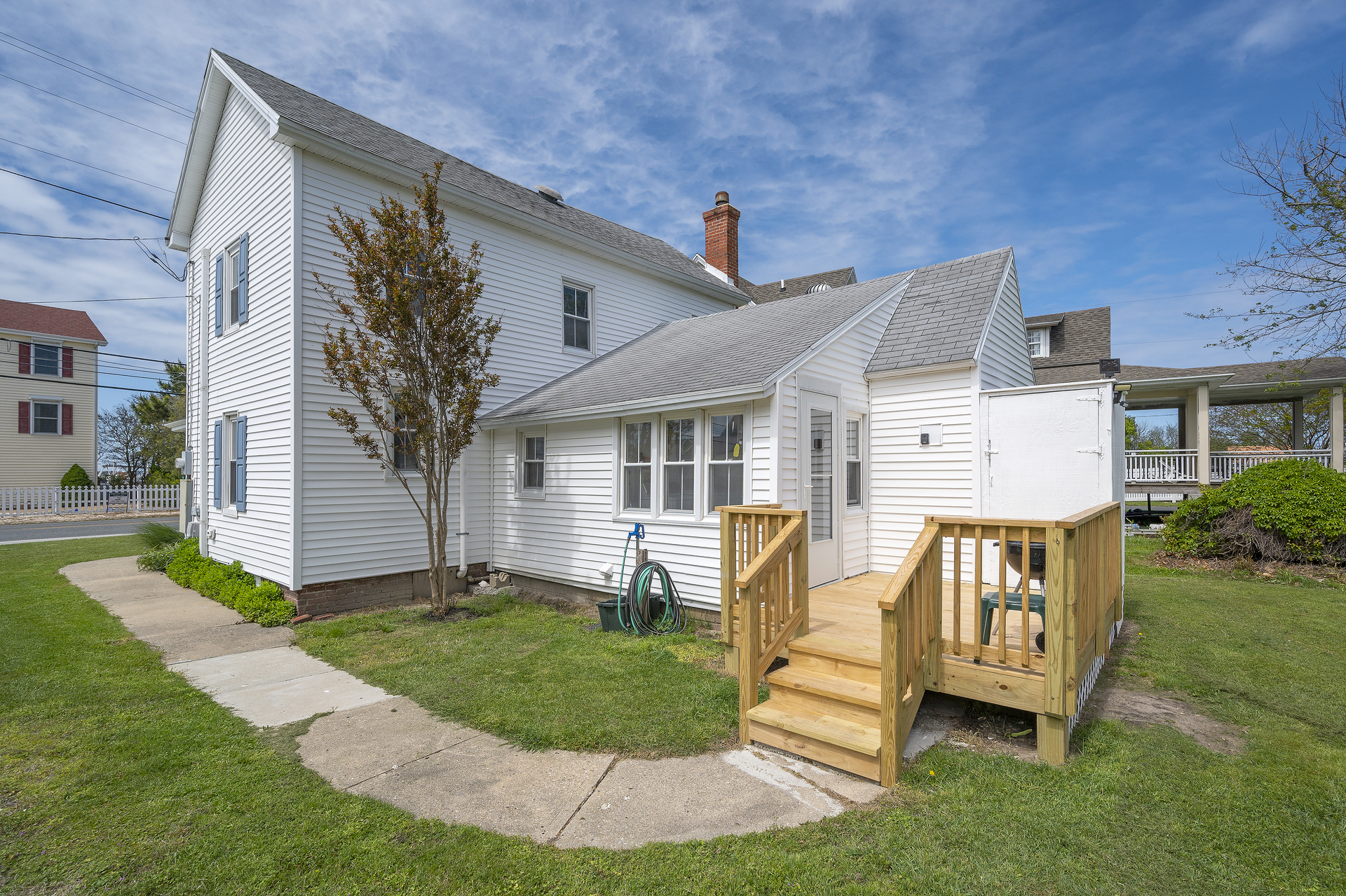 Brand New Deck ready for kicking back and relaxing.