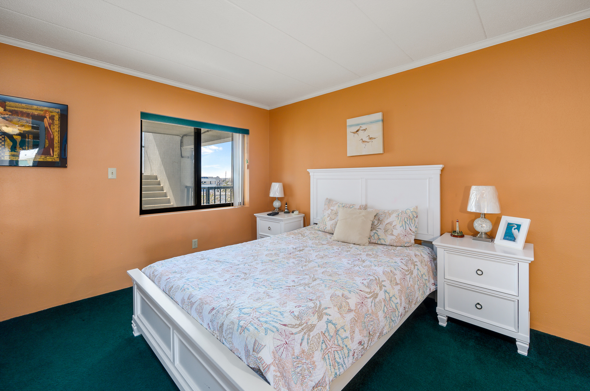 Melt into bed and rest up for another day of fun in the cozy Queen Bed