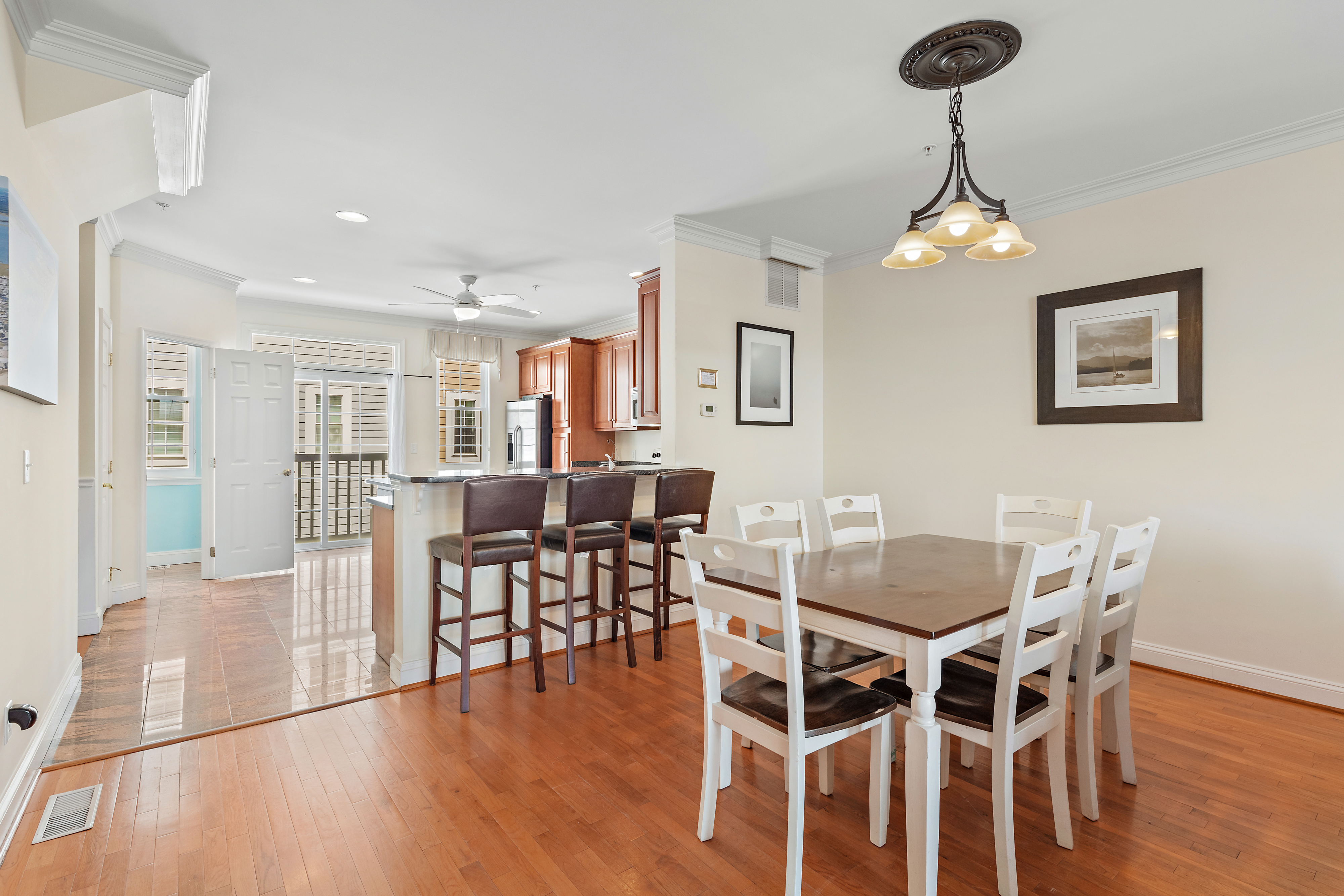 There is even a Breakfast Bar for a quick bite before hitting the Beach.
