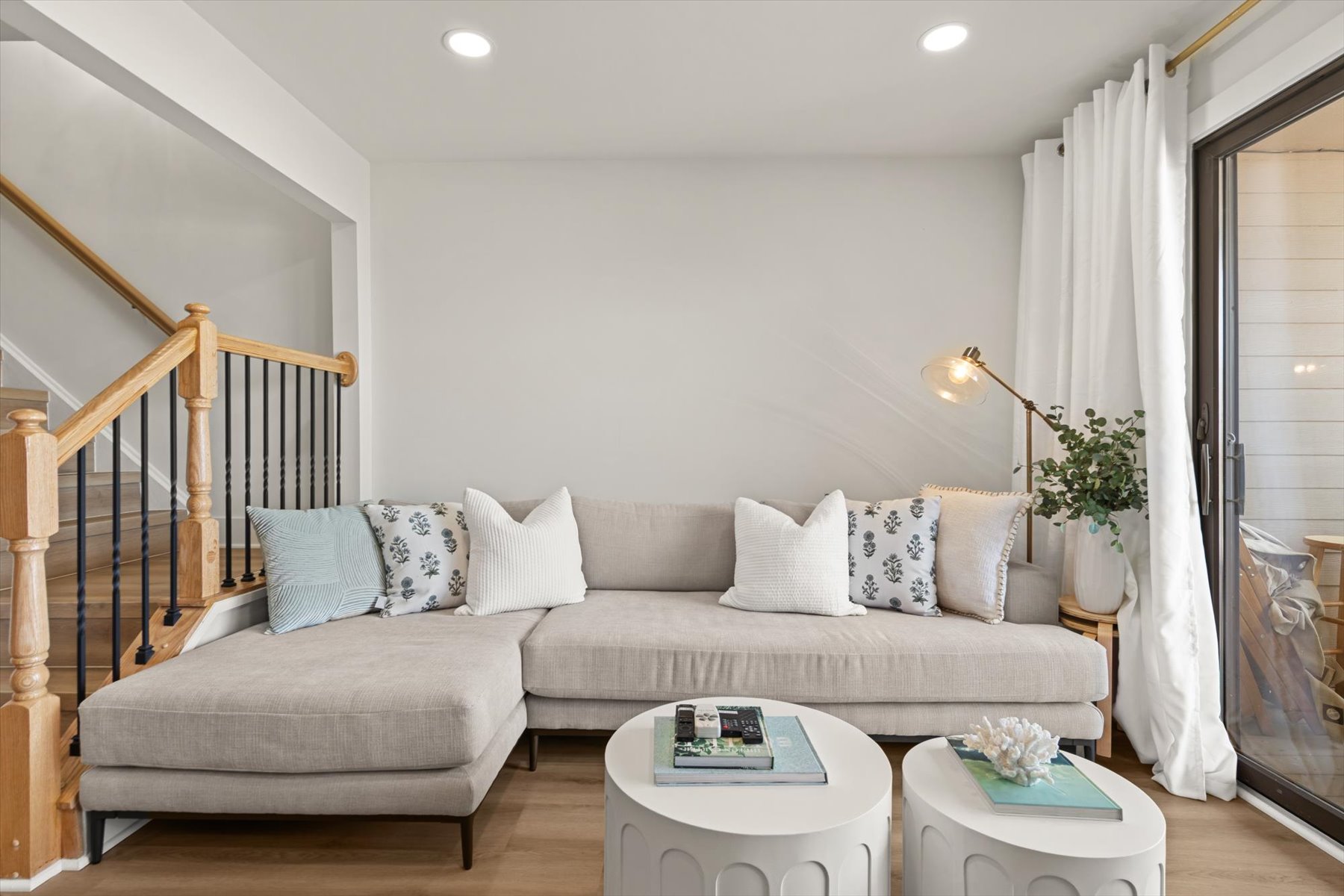 Plush Living Room sofa seating