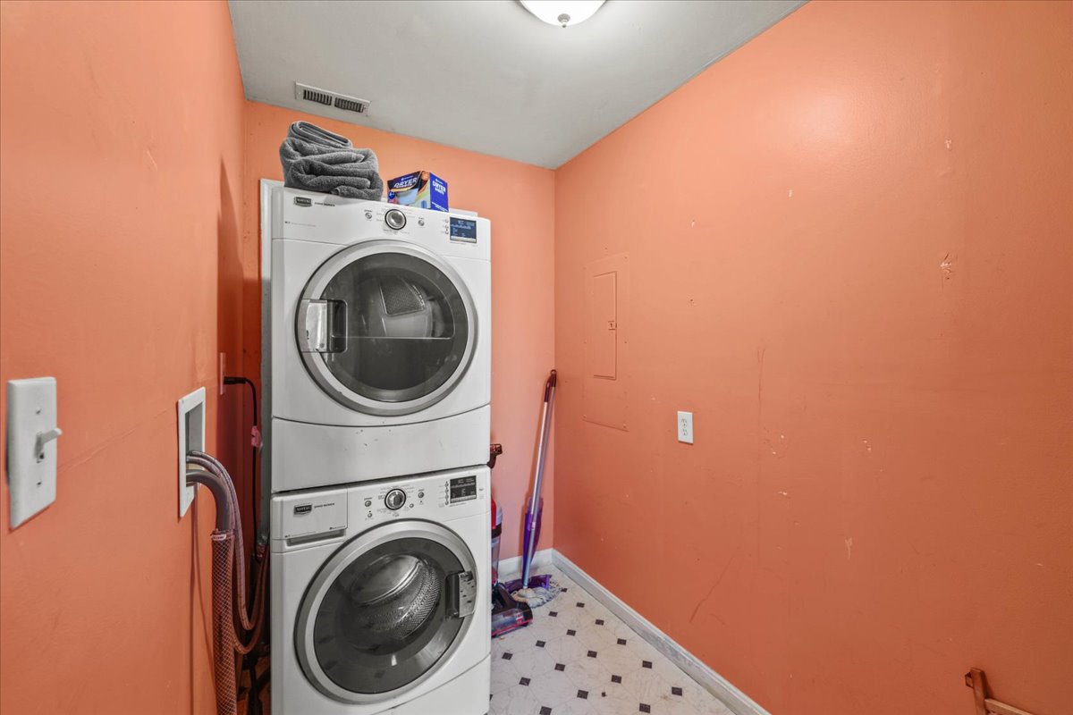 You`ll appreciate the Full-Size Washer & Dryer!