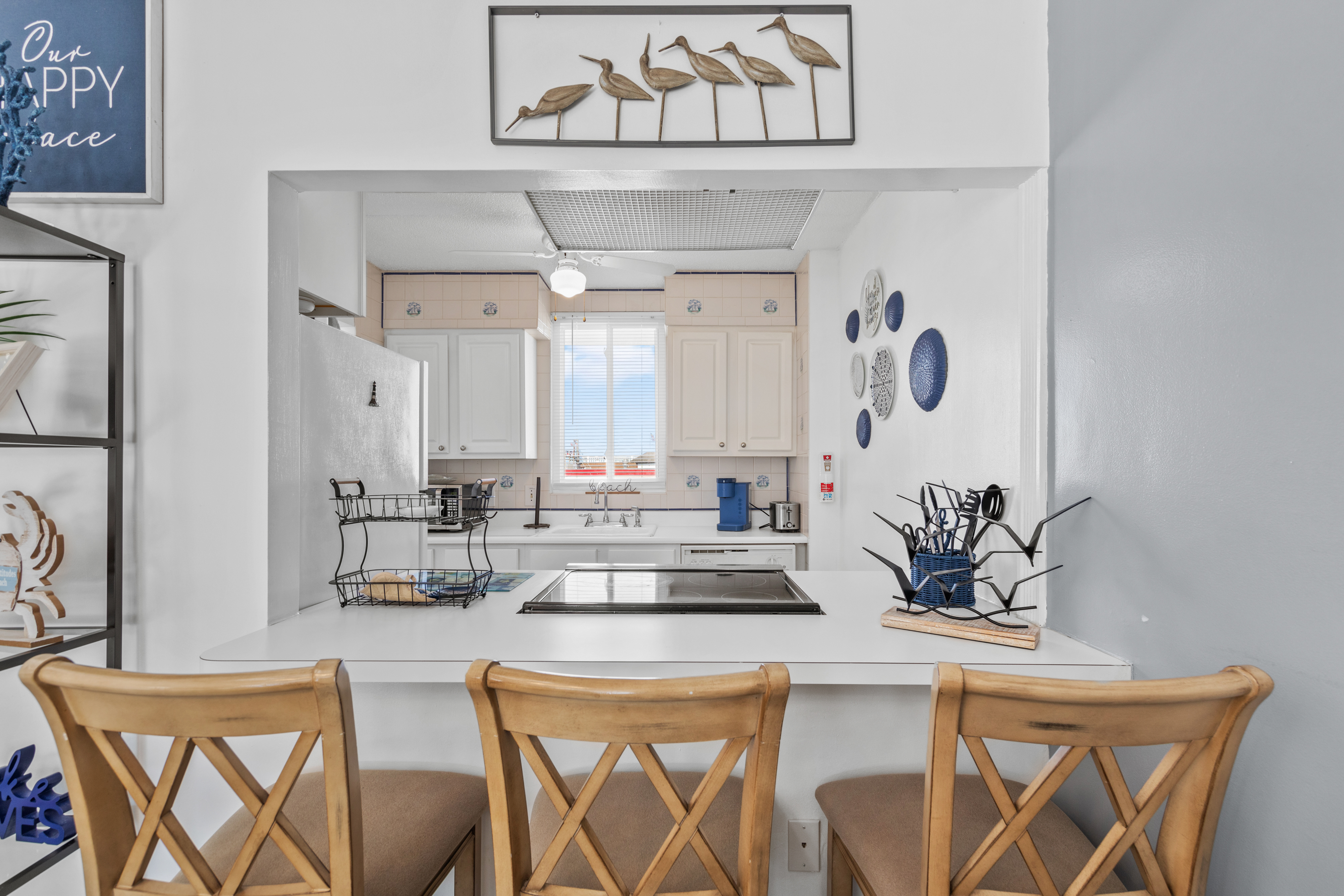 Grab a quick bite at the breakfast bar before hitting the beach!