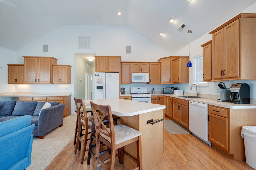 Grab a quick bite before you hit the beach at the Breakfast Bar.