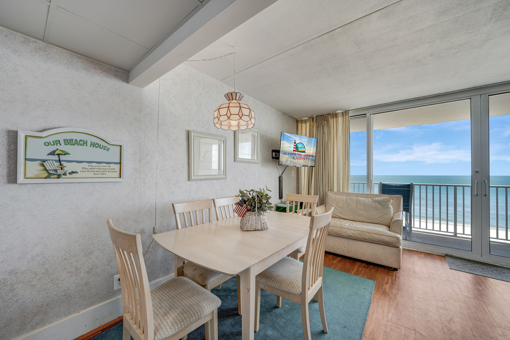 Enjoy a homecooked meal while having breath taking Views!