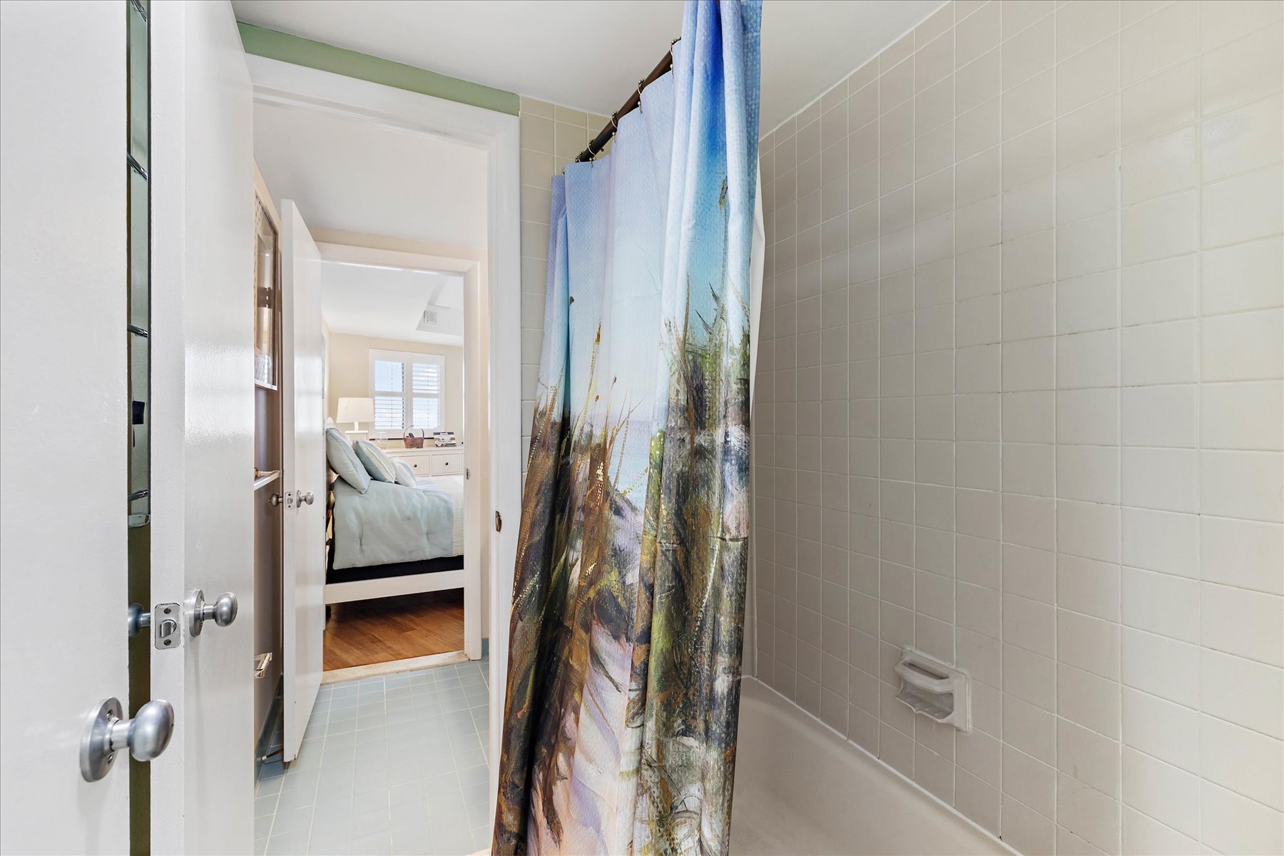 Shared Shower/Tub Combo area connects both Toilet/Vanity areas.