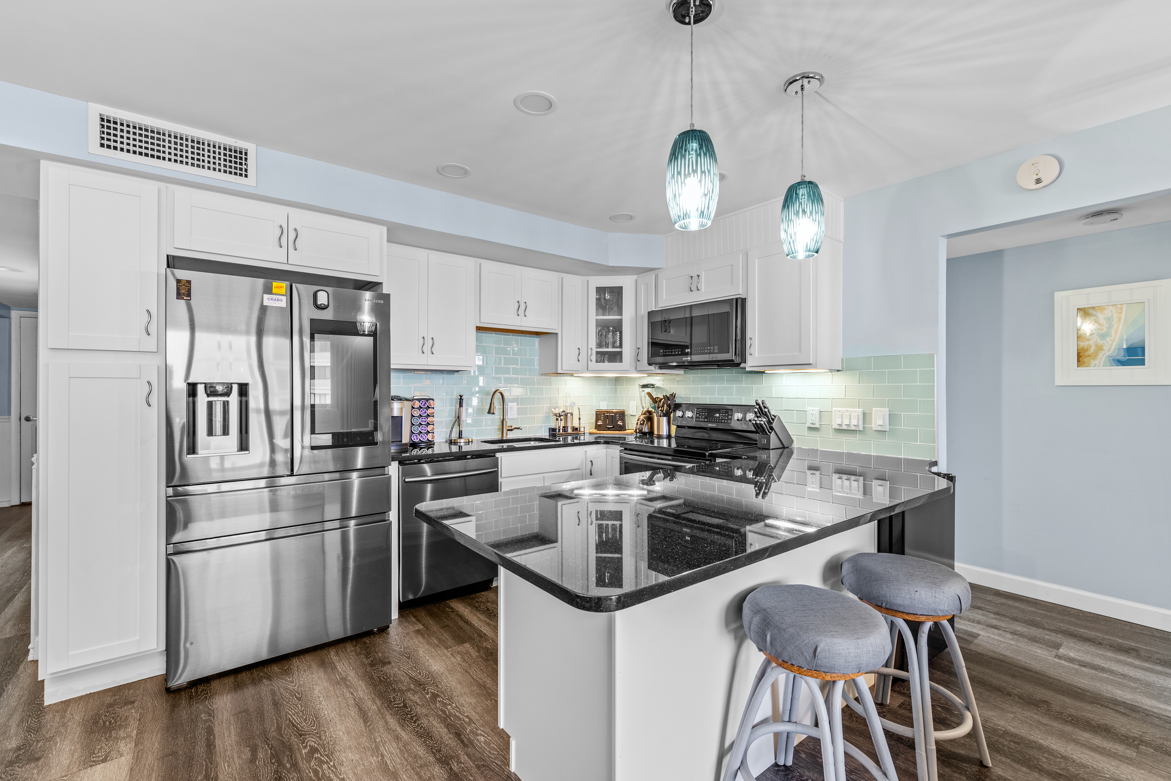 Perfect spot to hangout and grab a bite to eat before heading down to the beach.