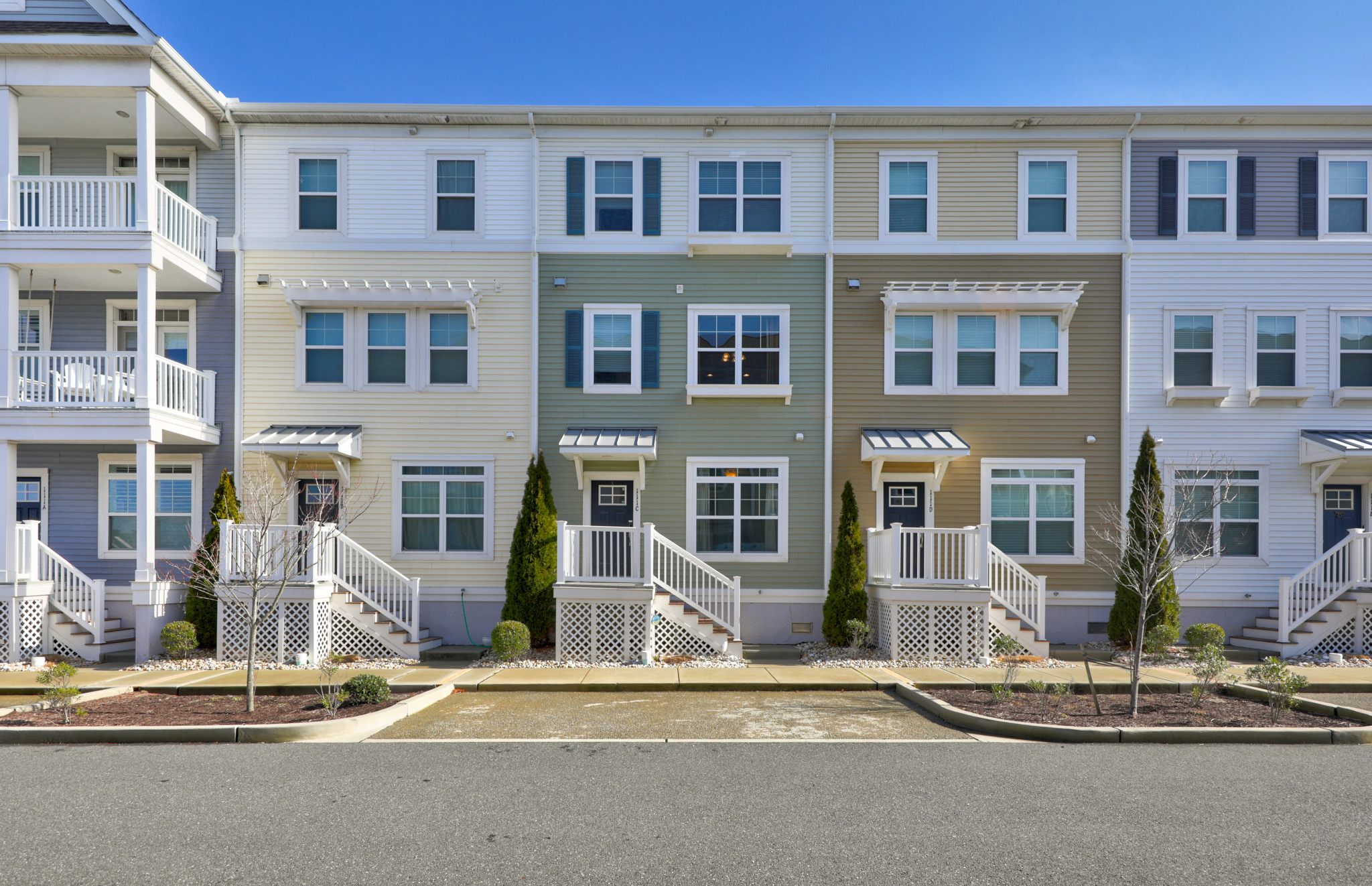 Come stay with us in this luxury bayside townhouse!