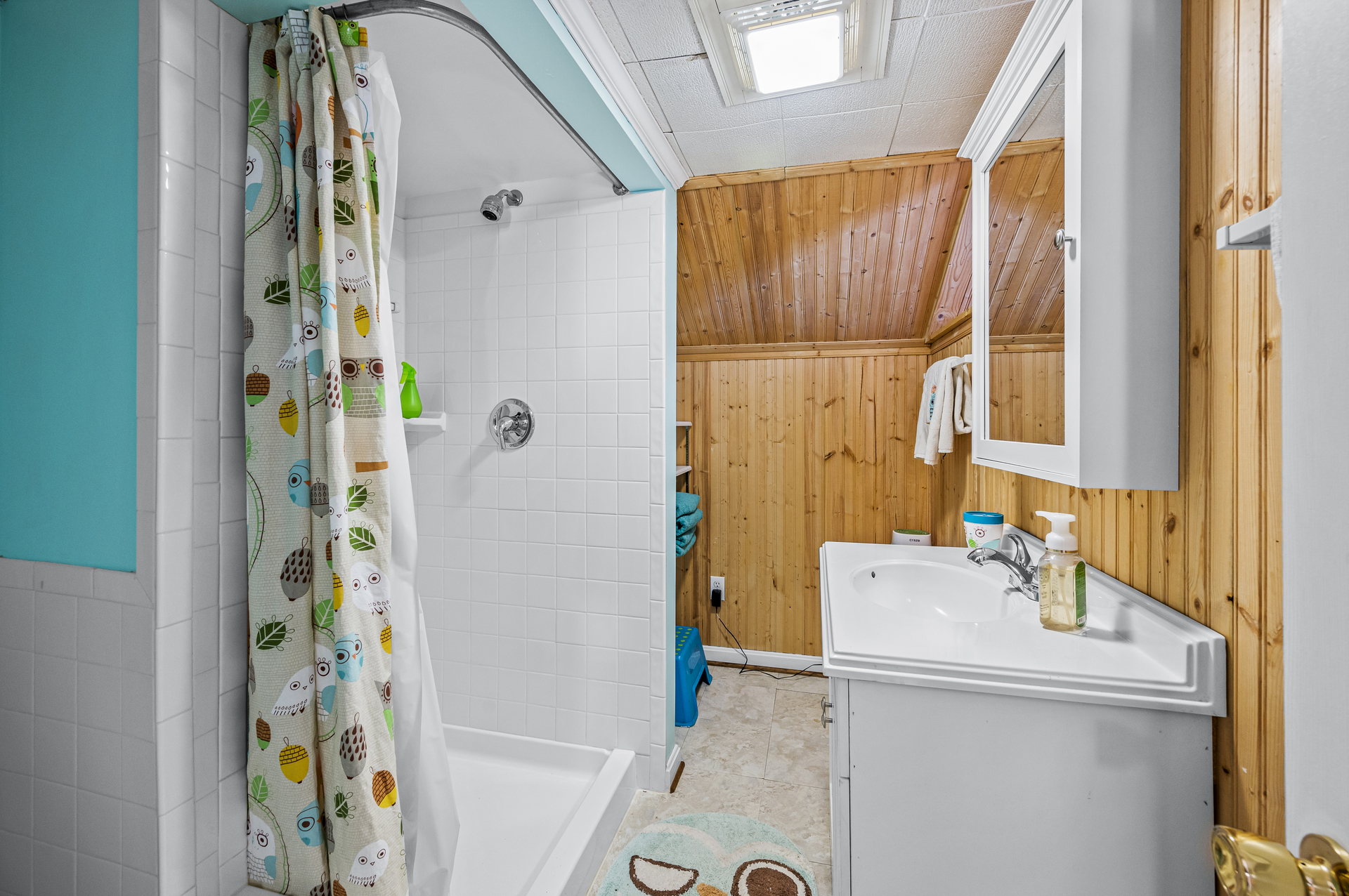 Full Bath 2 has a Walk-in Shower.