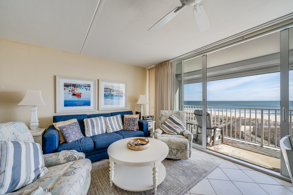 A Cozy Oceanfront Condo in the Family-Friendly Sea Gate!