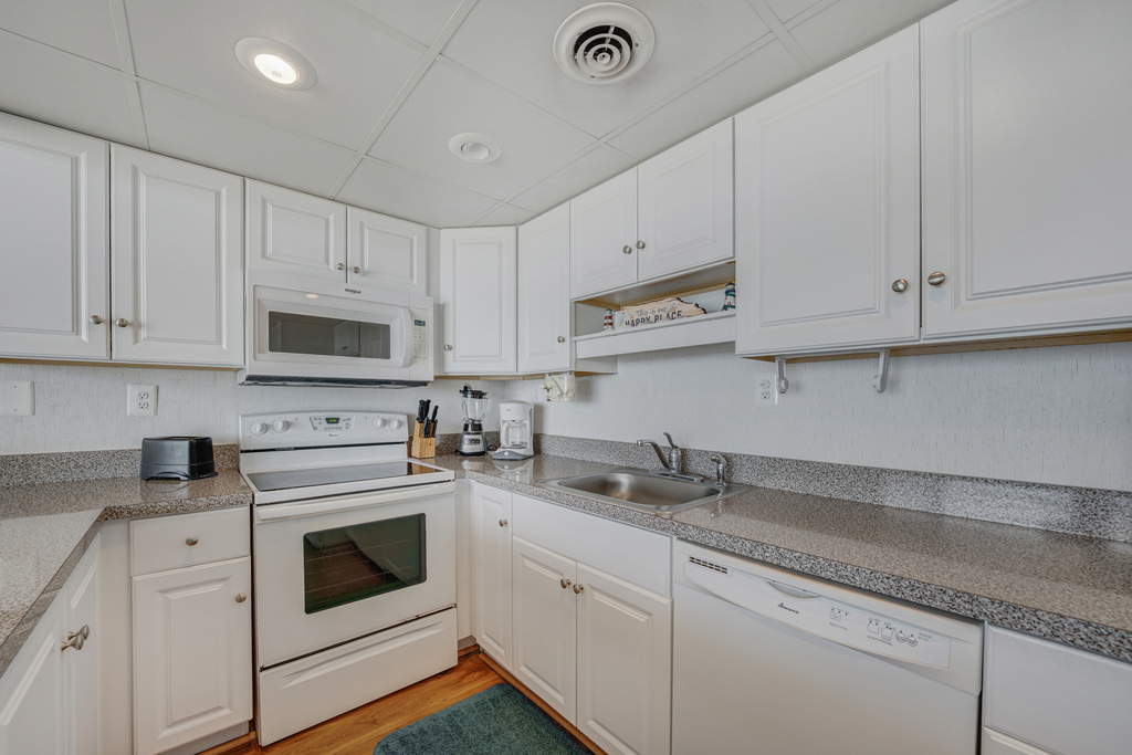 Well stocked with everything you need to make mealtime a breeze!