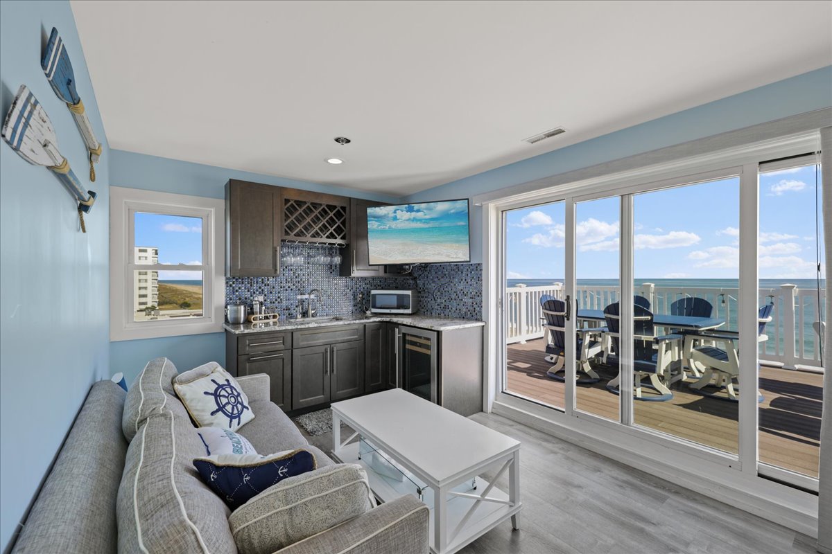 More spectacular views from the den.