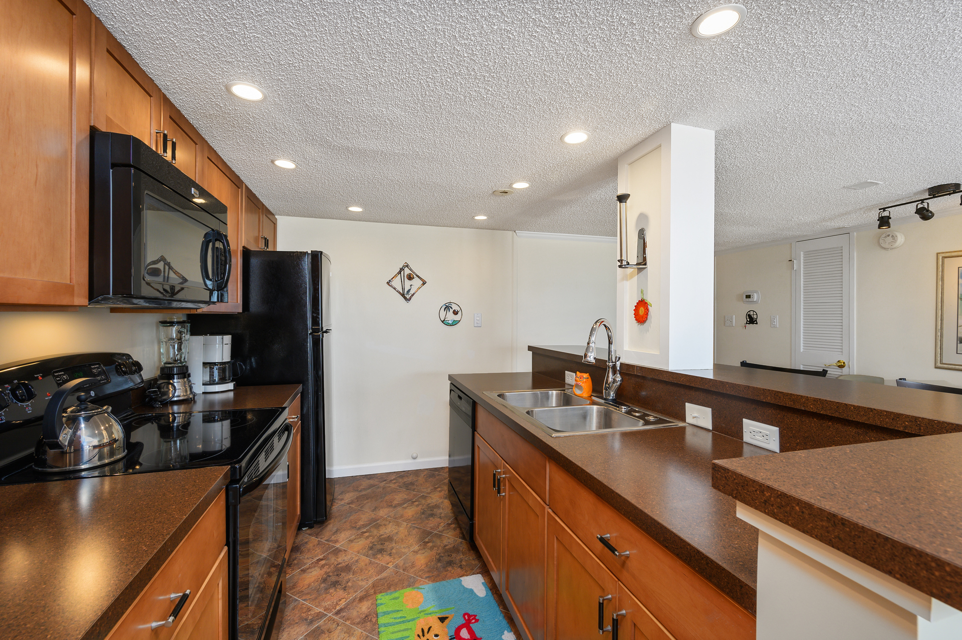 The open Kitchen with plenty of counterspace makes mealtime anything but a chore!
