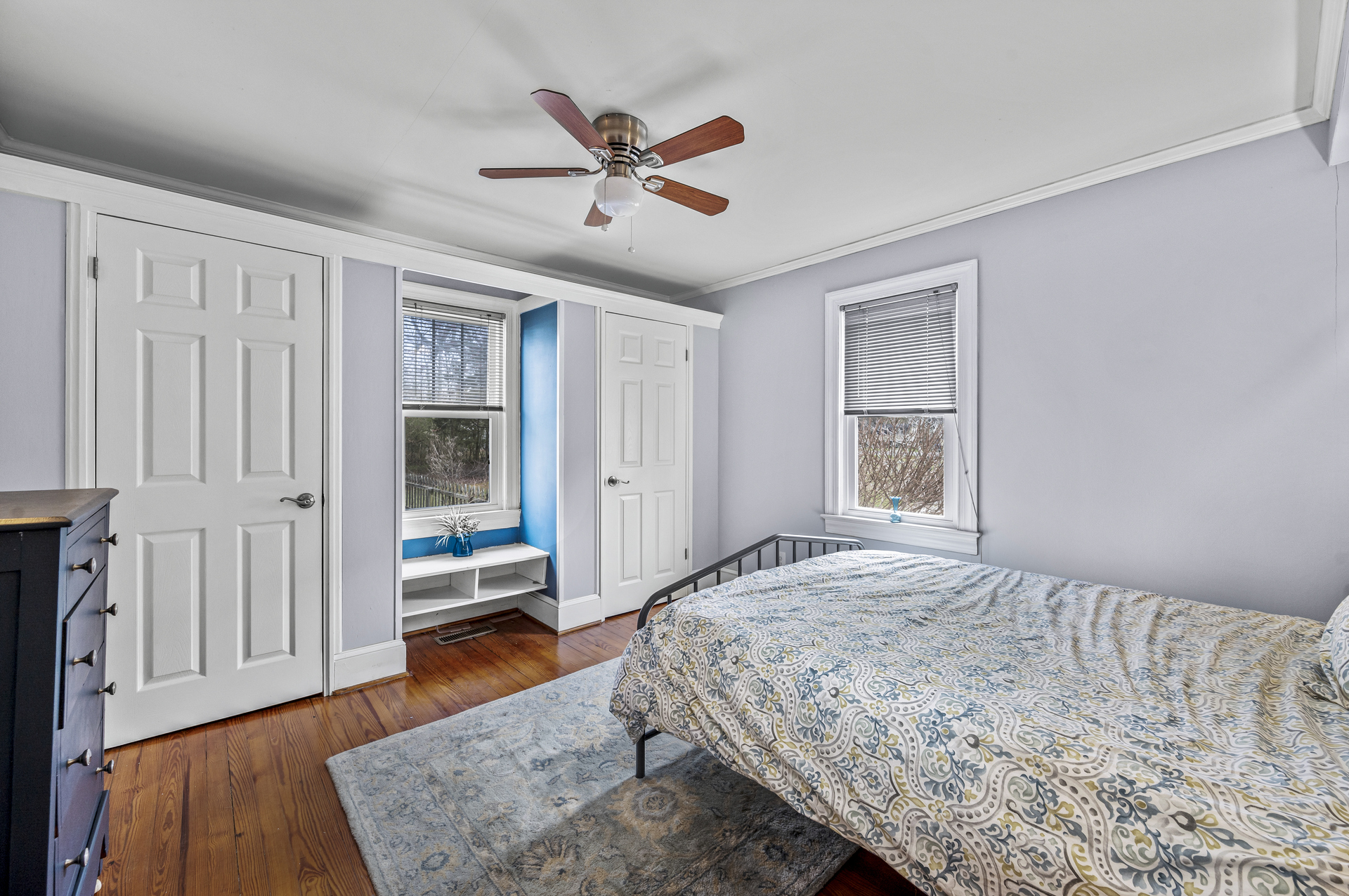 Starbright Cottage sleeps 9 comfortably.