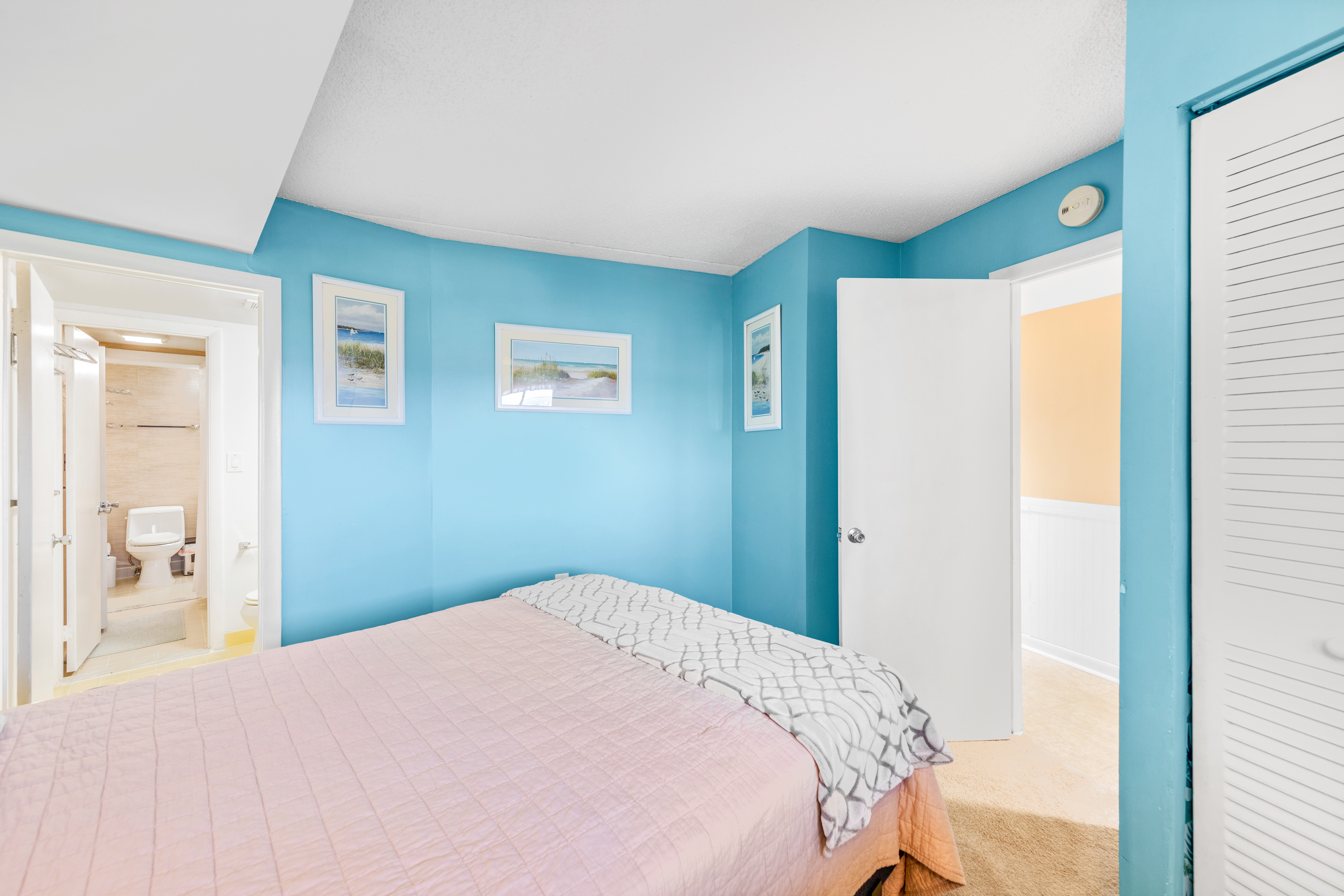 Colors reminiscent of the Bright Blue Ocean throughout!