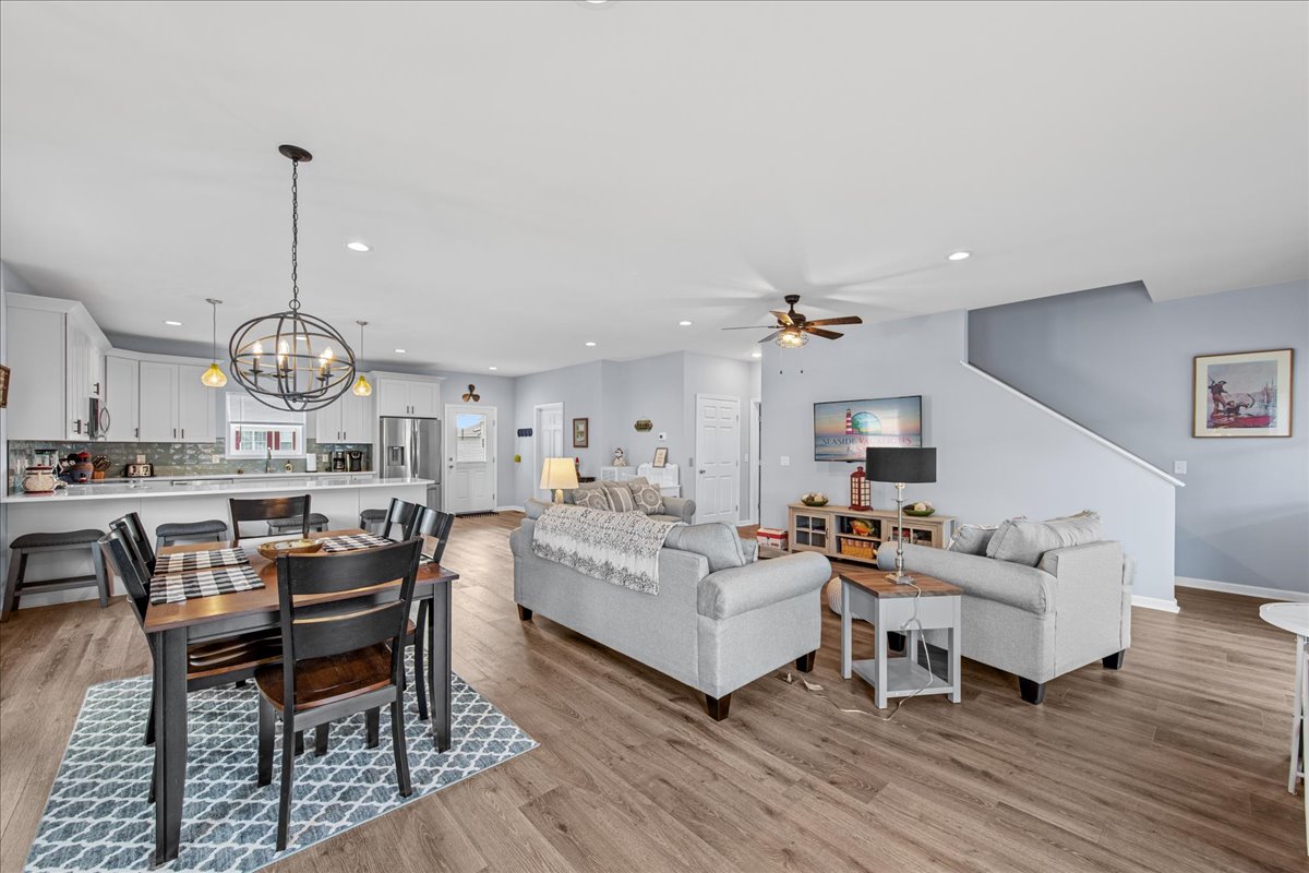 Coastal Crab sleeps 6 in pure luxury.