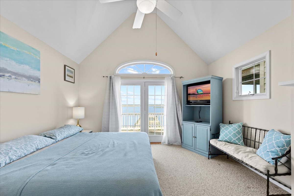 Master Bedroom has a luxurious King Bed.