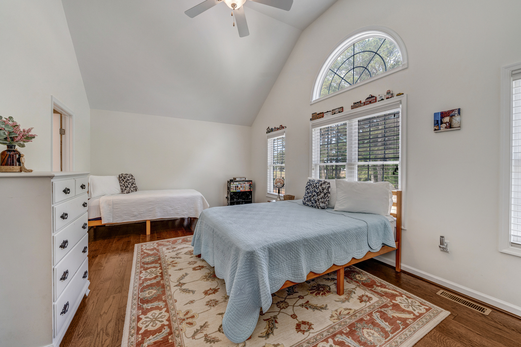 Bedroom 2 has a Twin Bed and a Queen Bed.