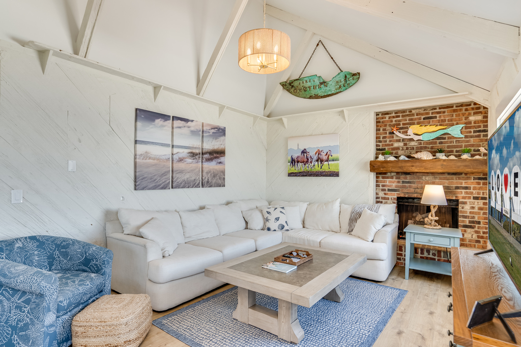 Sink into comfy furnishings and enjoy Free WiFi and Flat Screen Streaming TV.