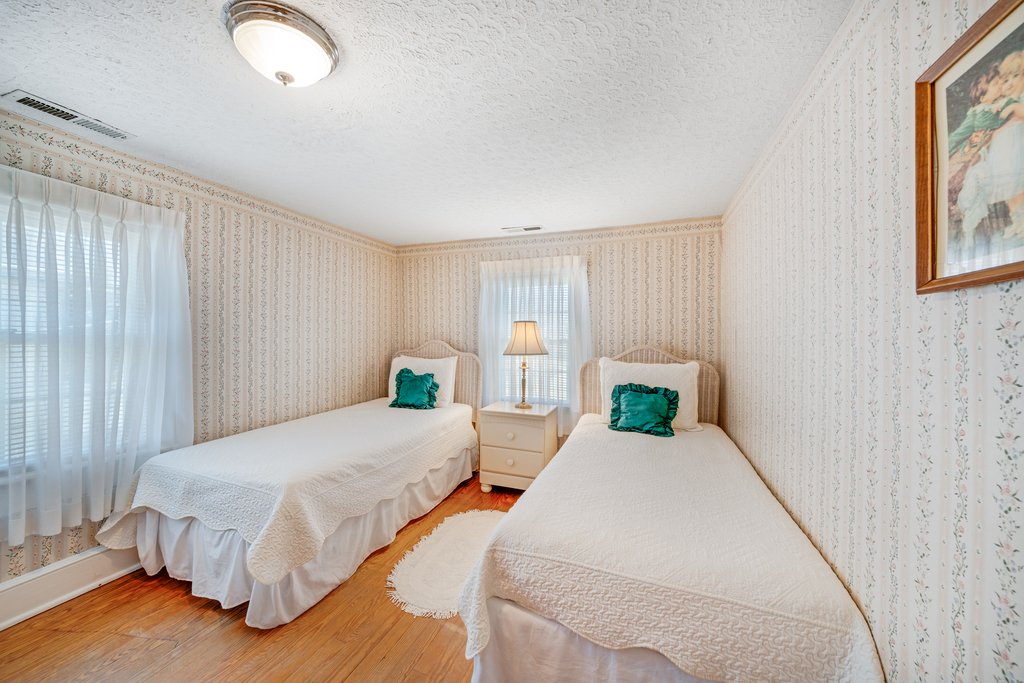 Bedroom 2 has 2 comfy Twin Beds.