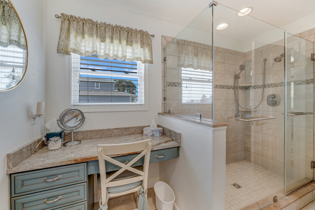 The perfect nook to touch up hair and makeup!