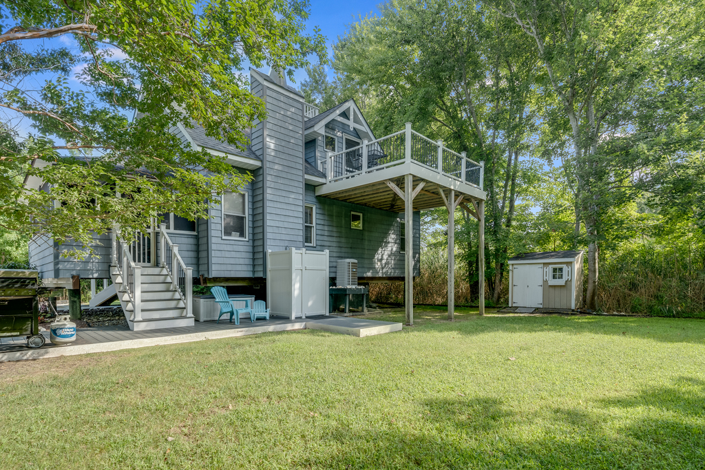 Welcome to wild and wonderful Heron's Hideaway in Oyster Bay II!