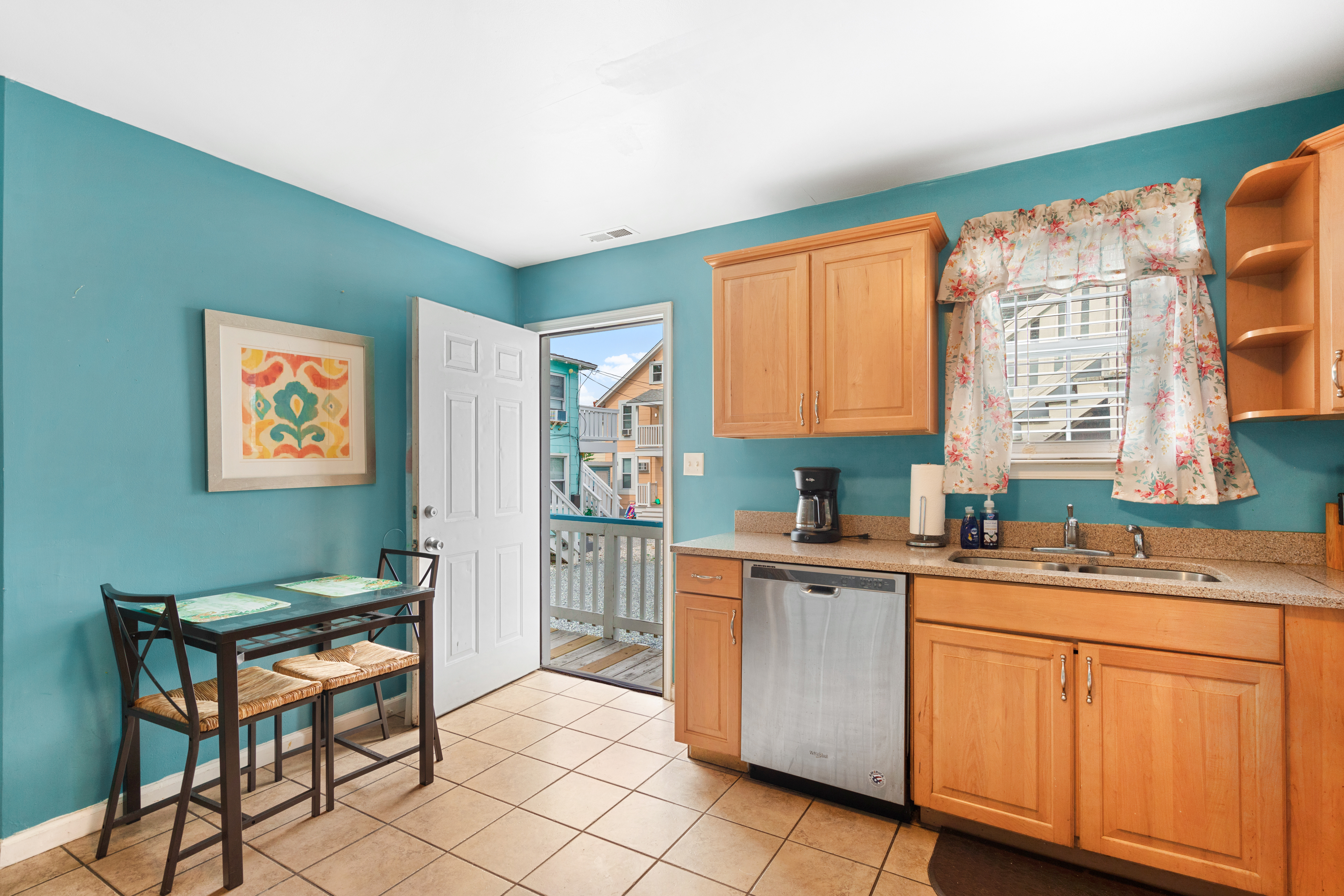 Crack open the back door while you're cooking breakfast and feel the crisp ocean breeze.