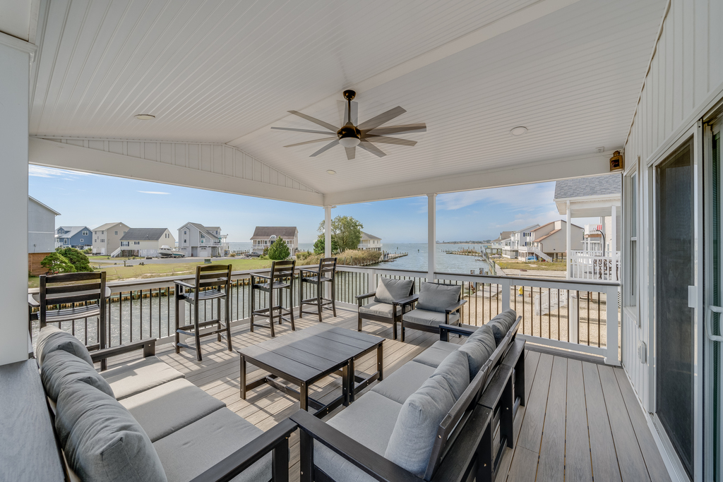 Sweeping Views of the Canal and Chincoteague Bay.